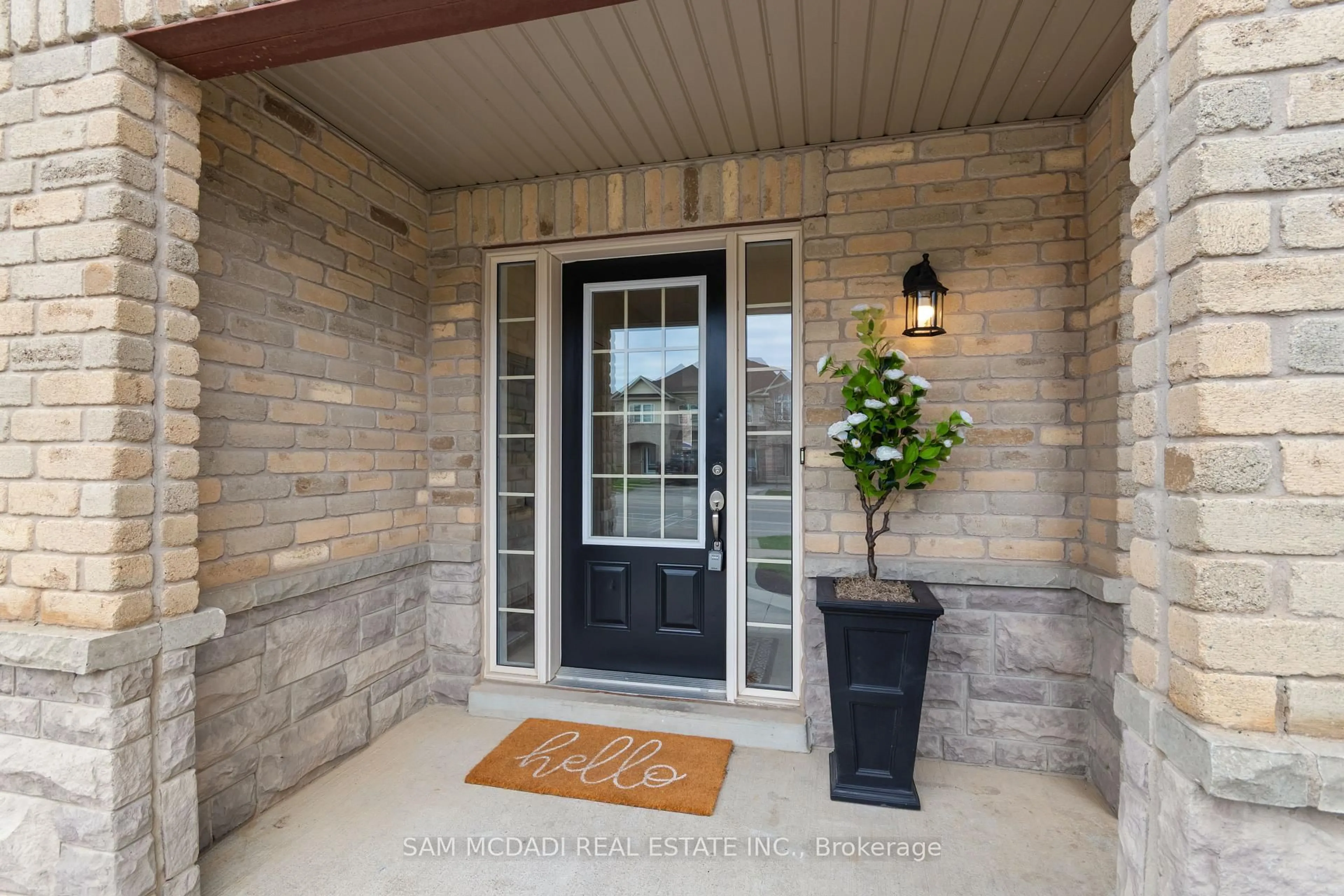 Indoor entryway for 4235 Thomas Alton Blvd, Burlington Ontario L7M 0N1