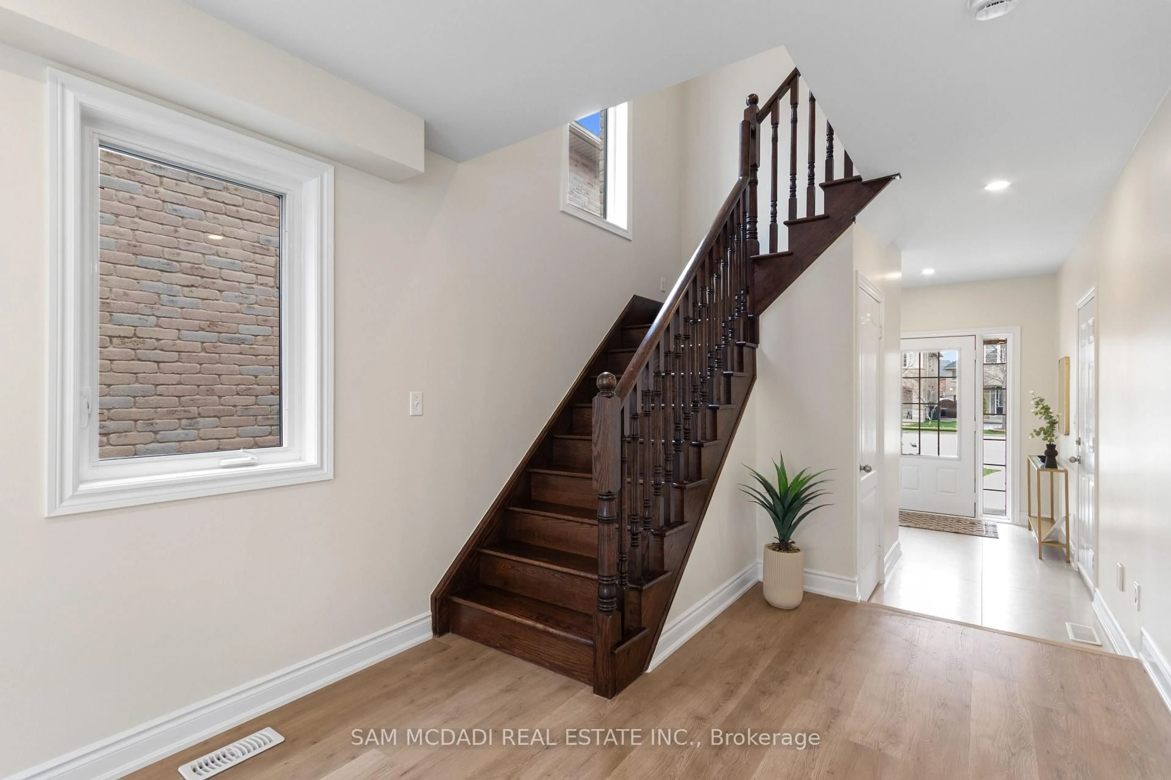 Stairs for 4235 Thomas Alton Blvd, Burlington Ontario L7M 0N1
