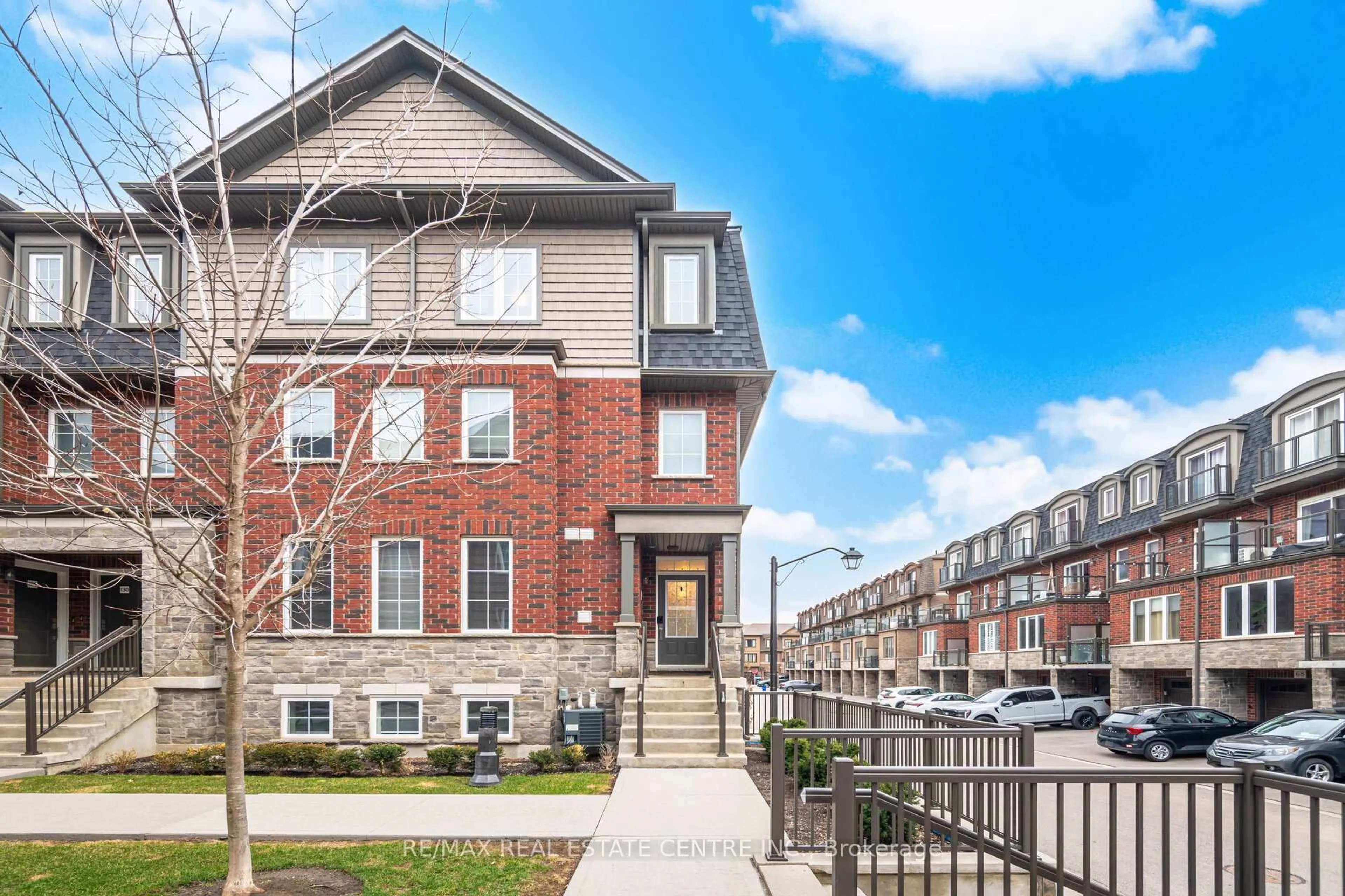 Home with brick exterior material, street for 445 Ontario St #133, Milton Ontario L9T 9K5