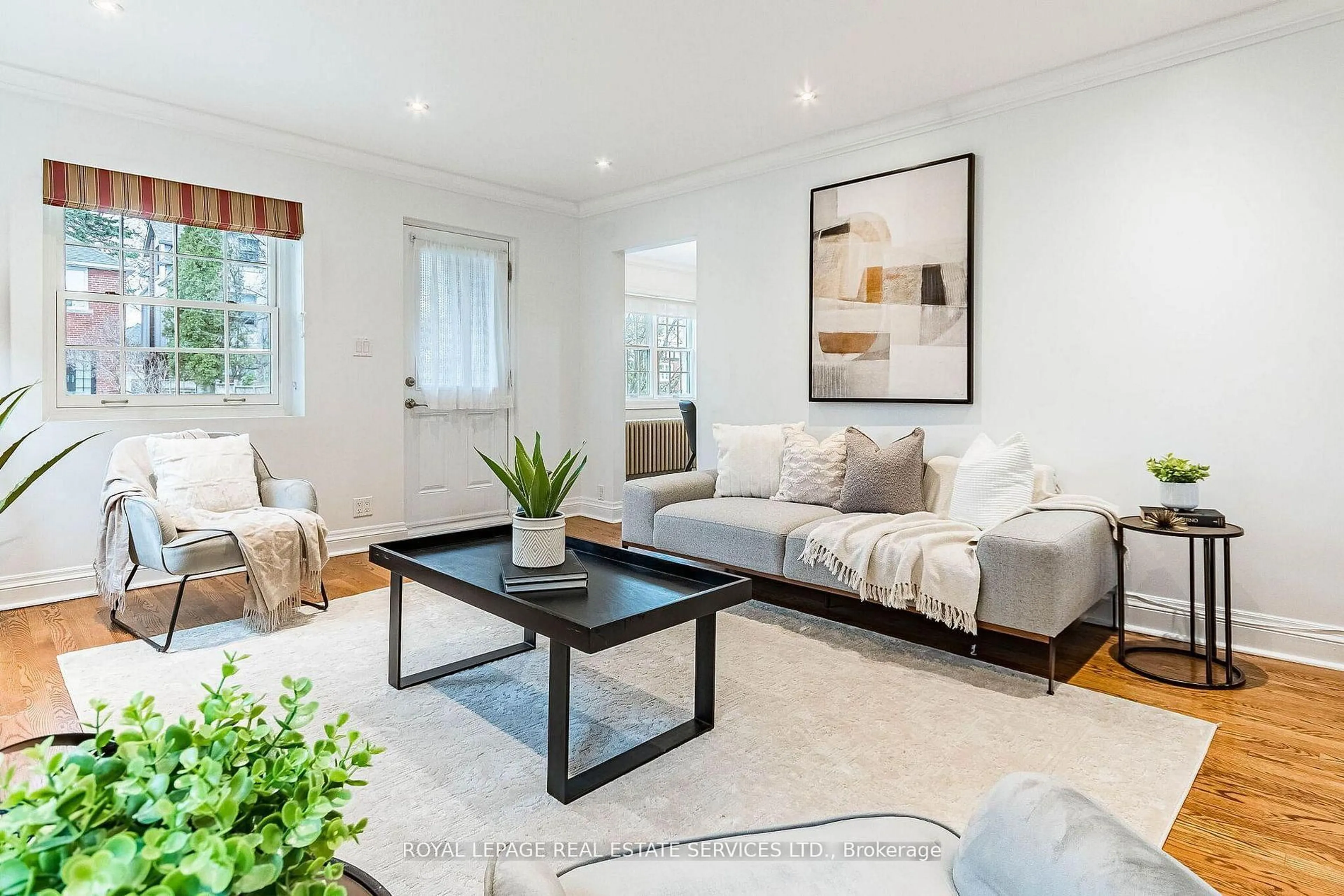 Living room with furniture, unknown for 1107 Royal York Rd, Toronto Ontario M8X 2G8