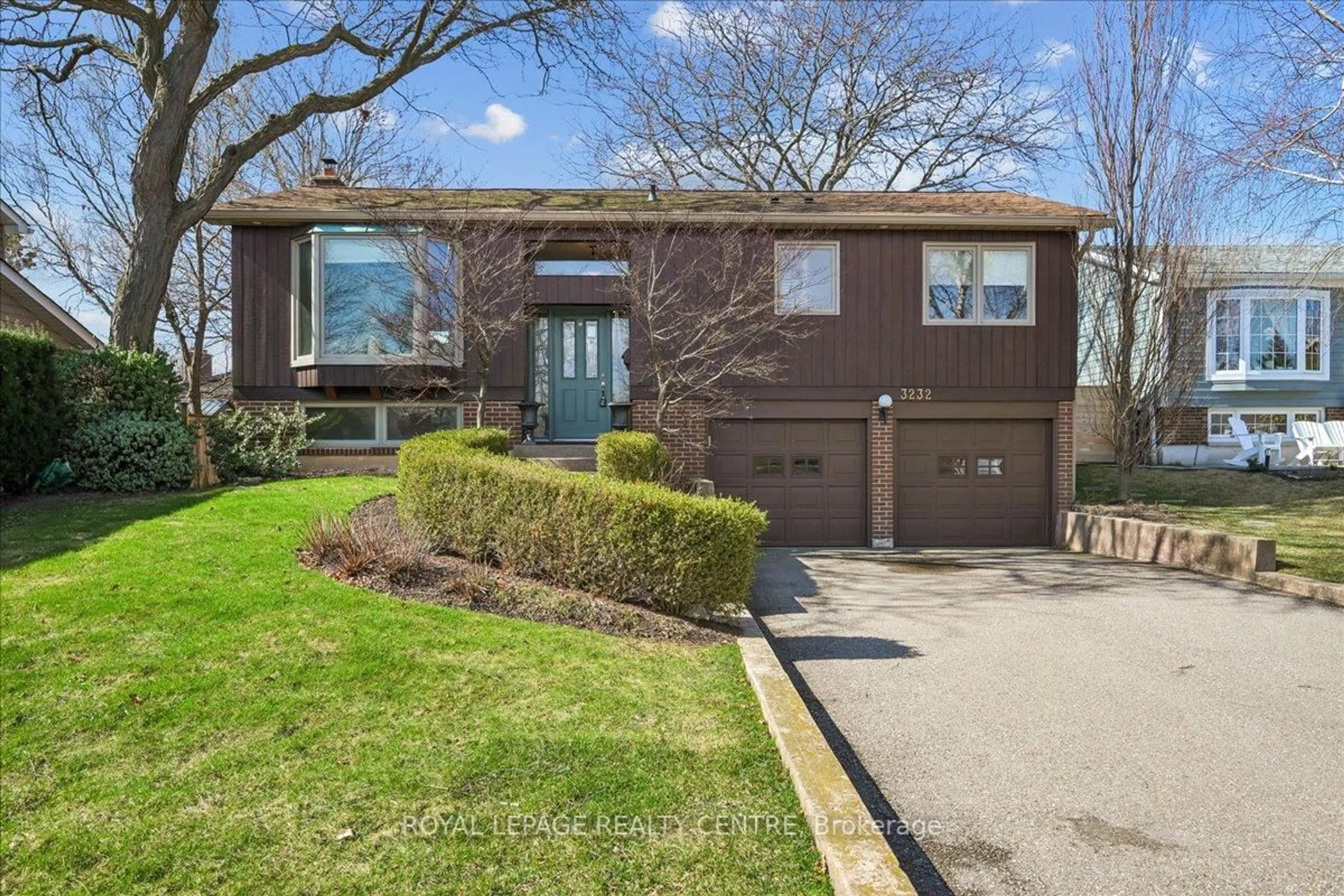Home with brick exterior material, street for 3232 Crosstree Crt, Mississauga Ontario L5L 1G7