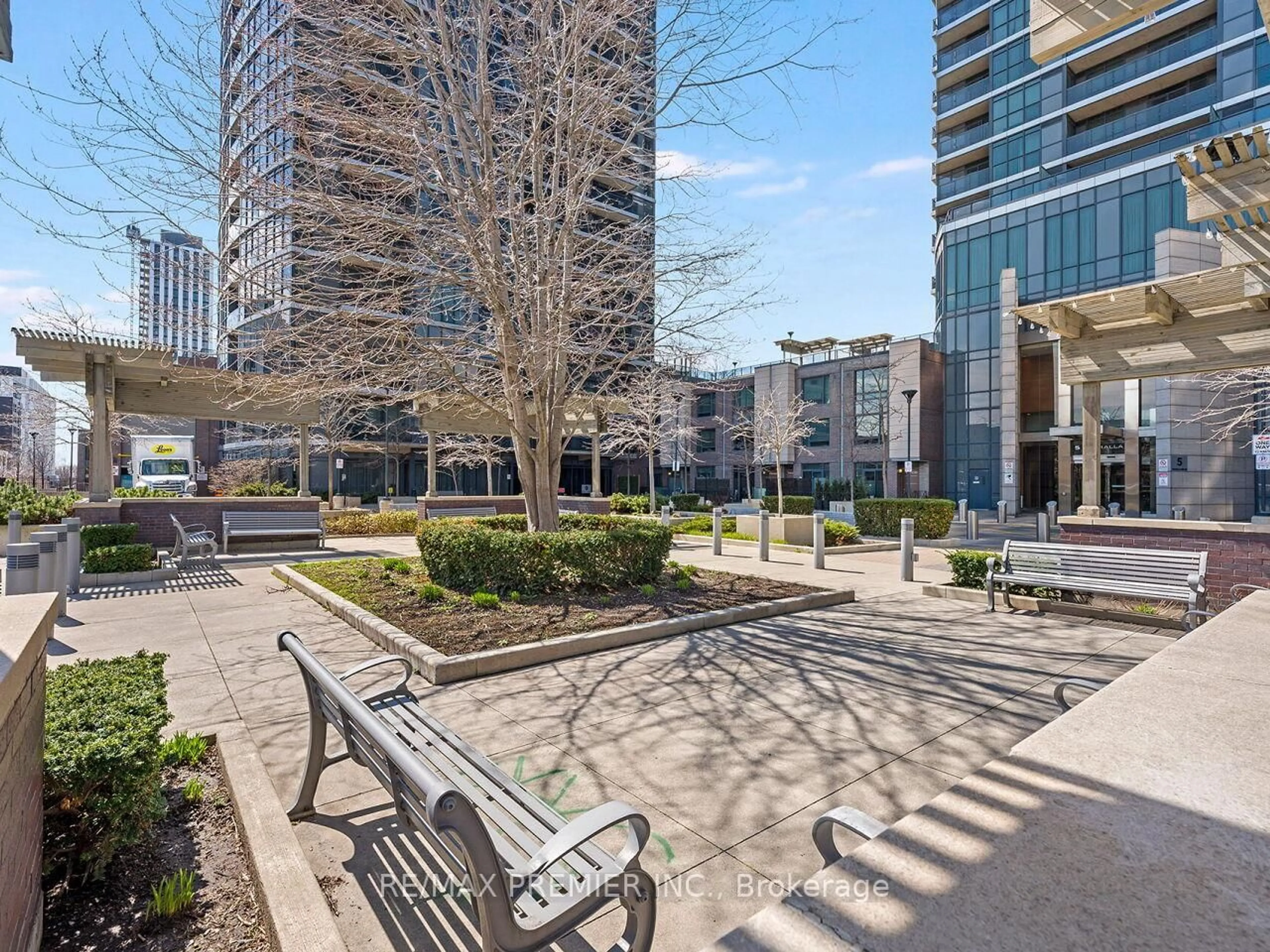 Patio, street for 9 Valhalla Inn Rd #609, Toronto Ontario M9B 1S9