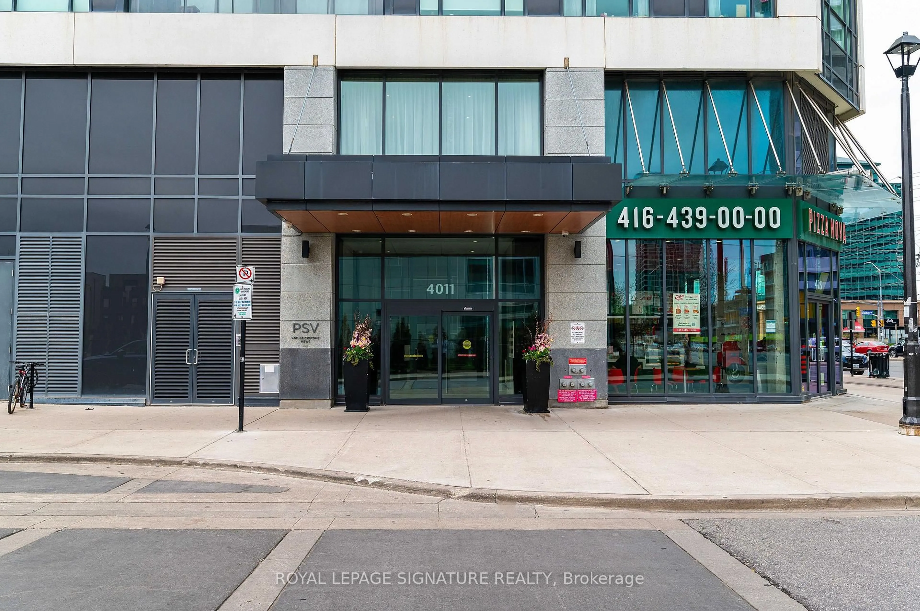 Indoor foyer for 4011 Brickstone Mews #PH4, Mississauga Ontario L5B 0G3