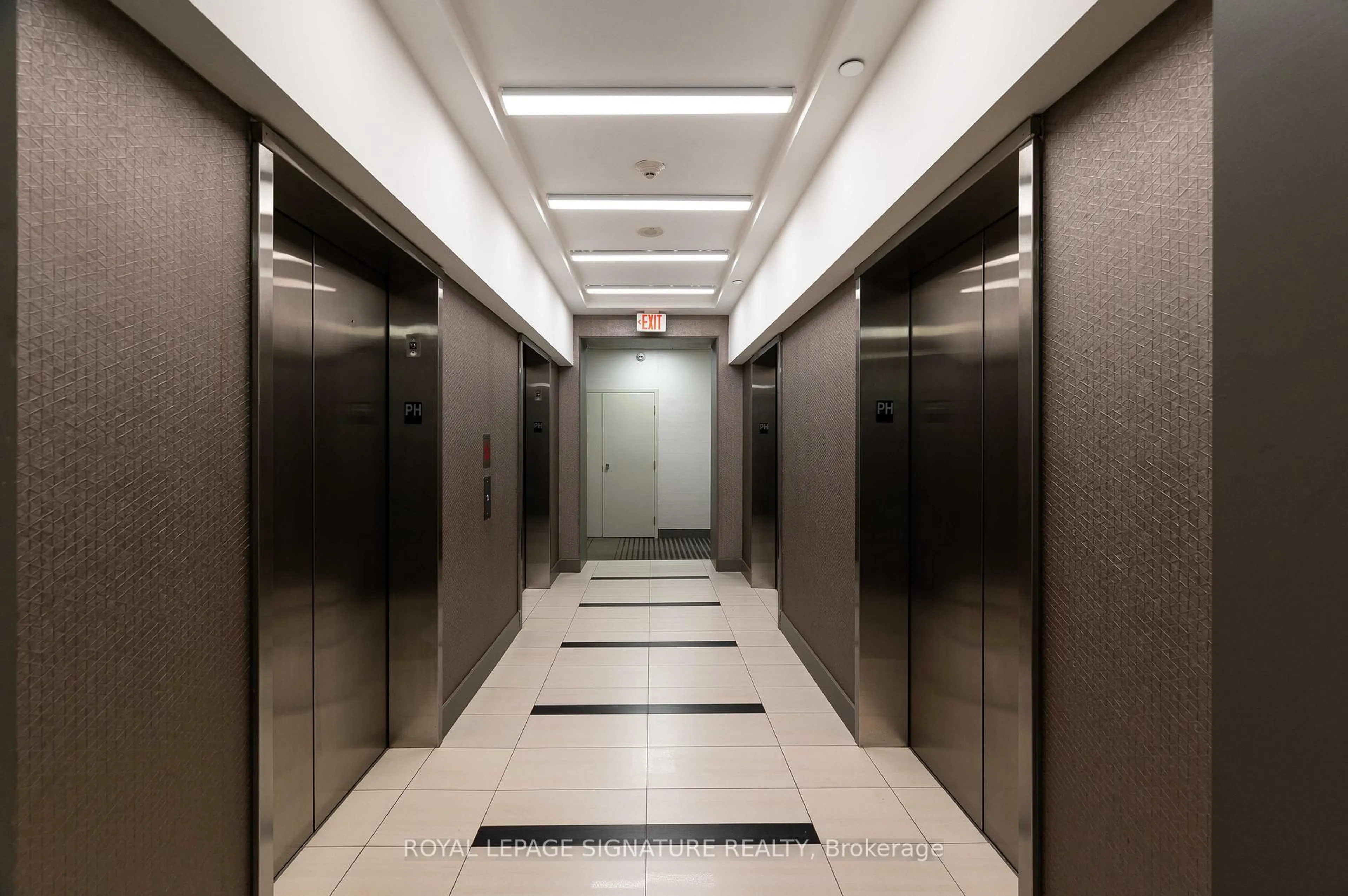 Indoor foyer for 4011 Brickstone Mews #PH4, Mississauga Ontario L5B 0G3