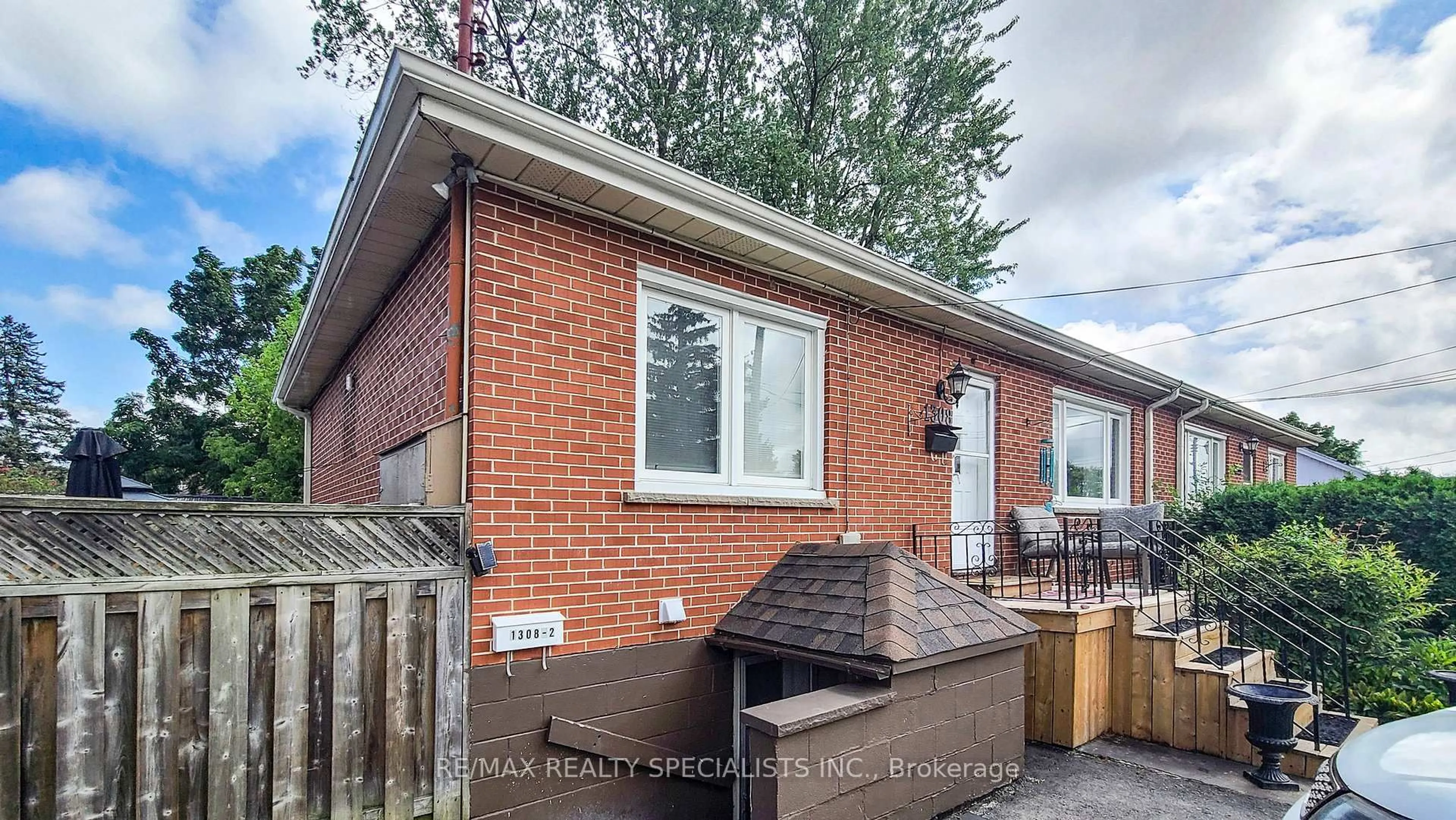 Home with brick exterior material, street for 1306-08 Leighland Rd, Burlington Ontario L7R 3S5