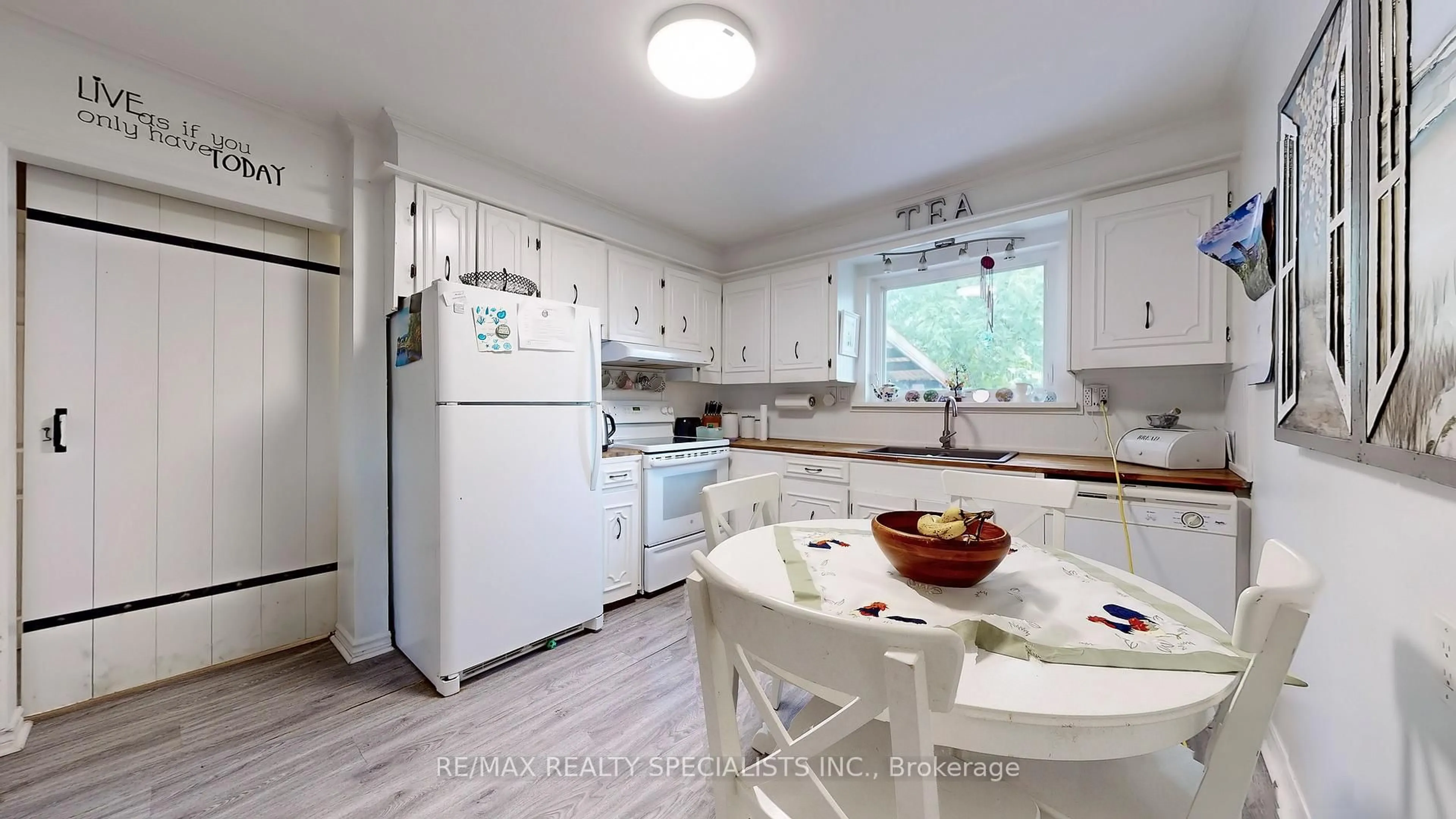 Standard kitchen, unknown for 1306-08 Leighland Rd, Burlington Ontario L7R 3S5