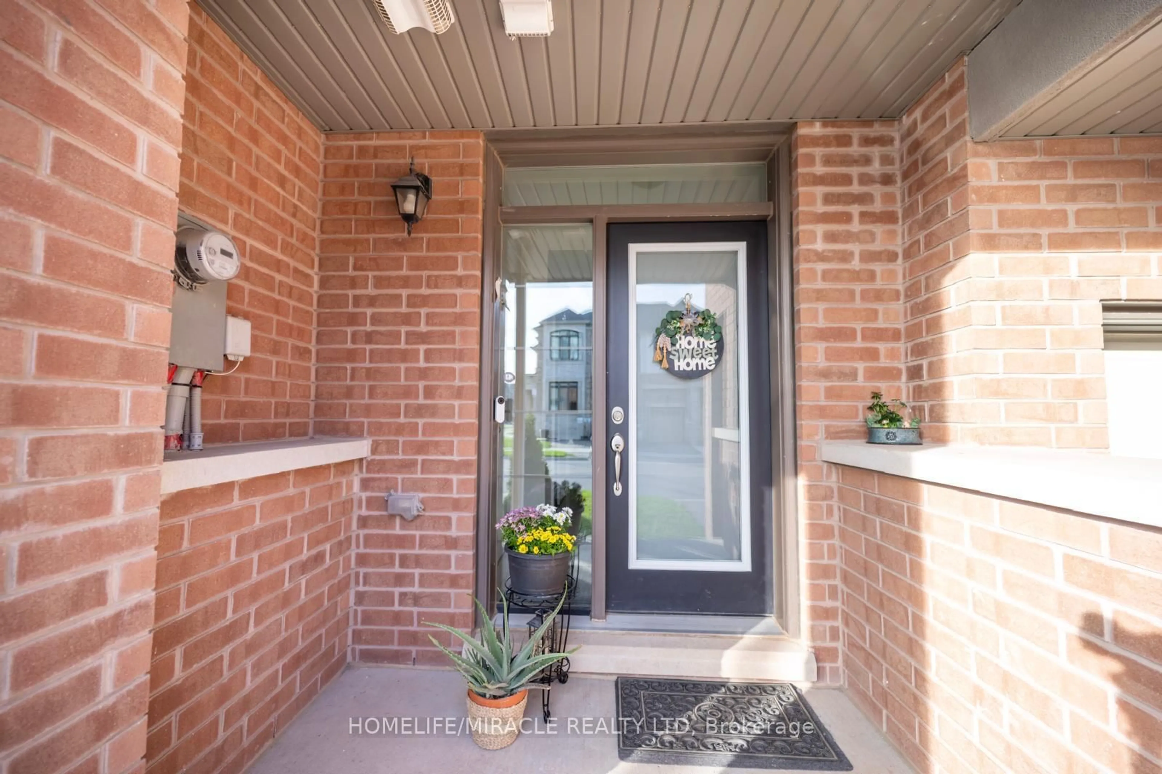 Indoor entryway for 1293 Clarriage Crt, Milton Ontario L9E 1J4