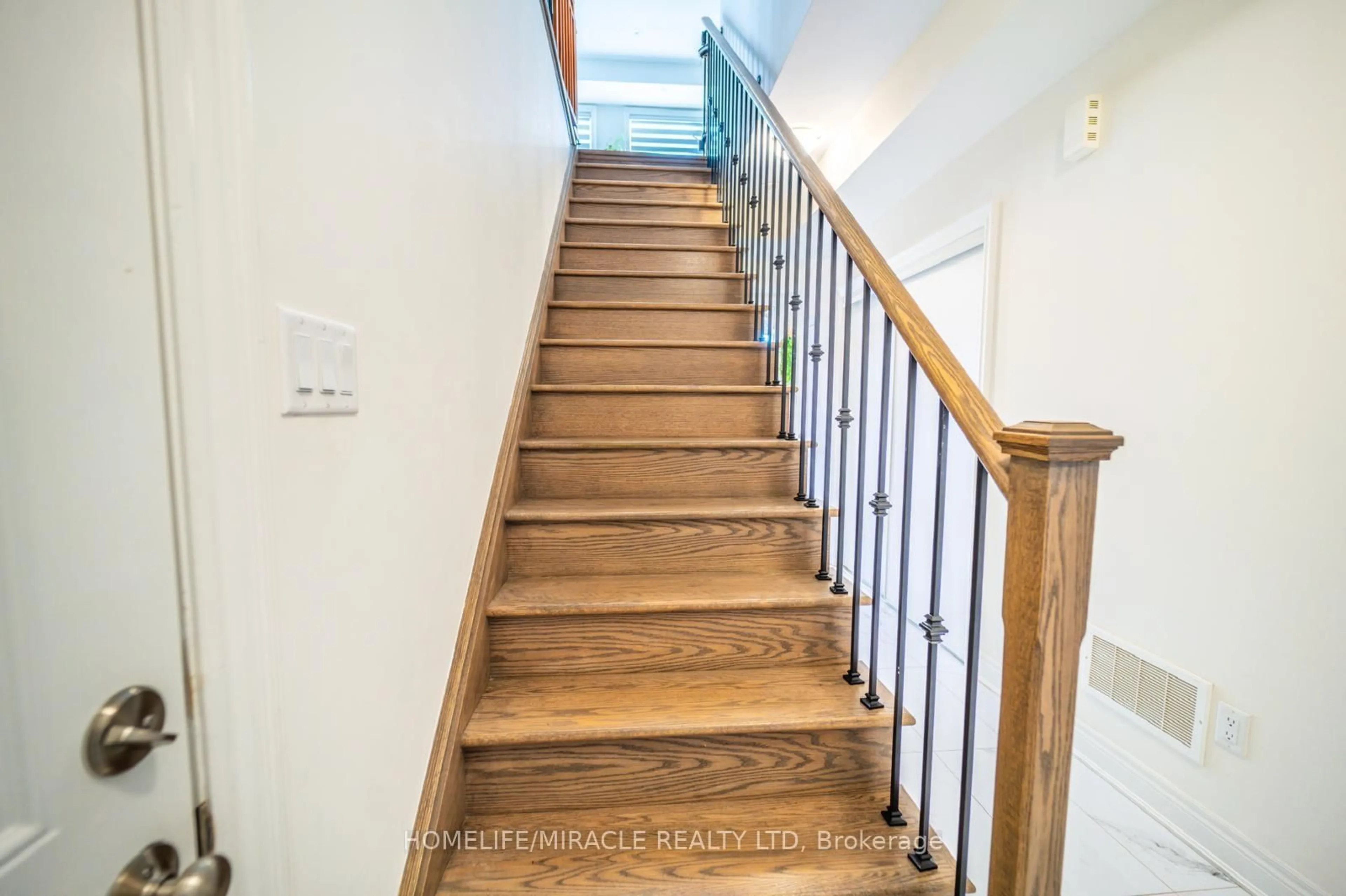 Stairs for 1293 Clarriage Crt, Milton Ontario L9E 1J4