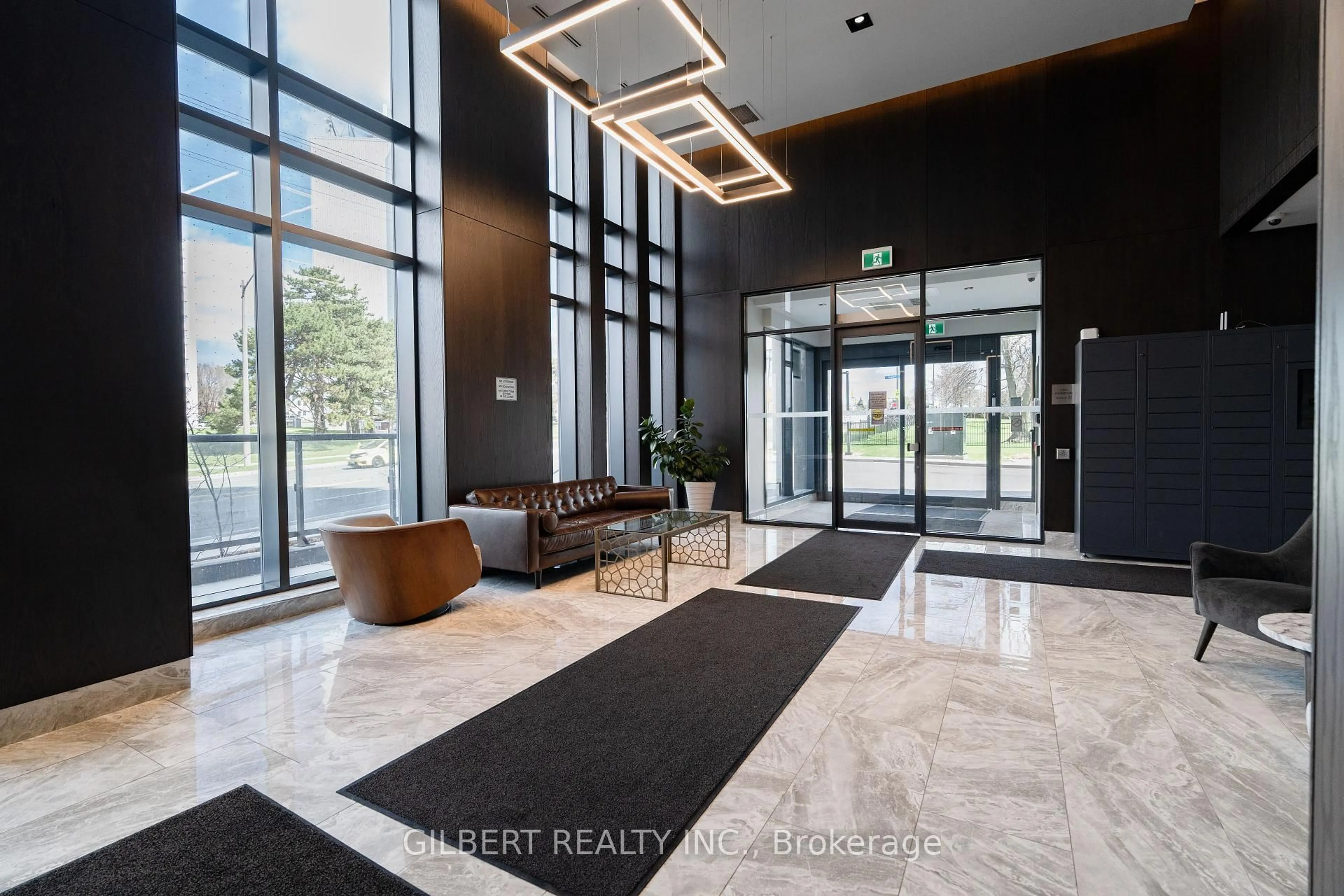 Indoor foyer for 1461 Lawrence Ave W #404, Toronto Ontario M6L 0A6