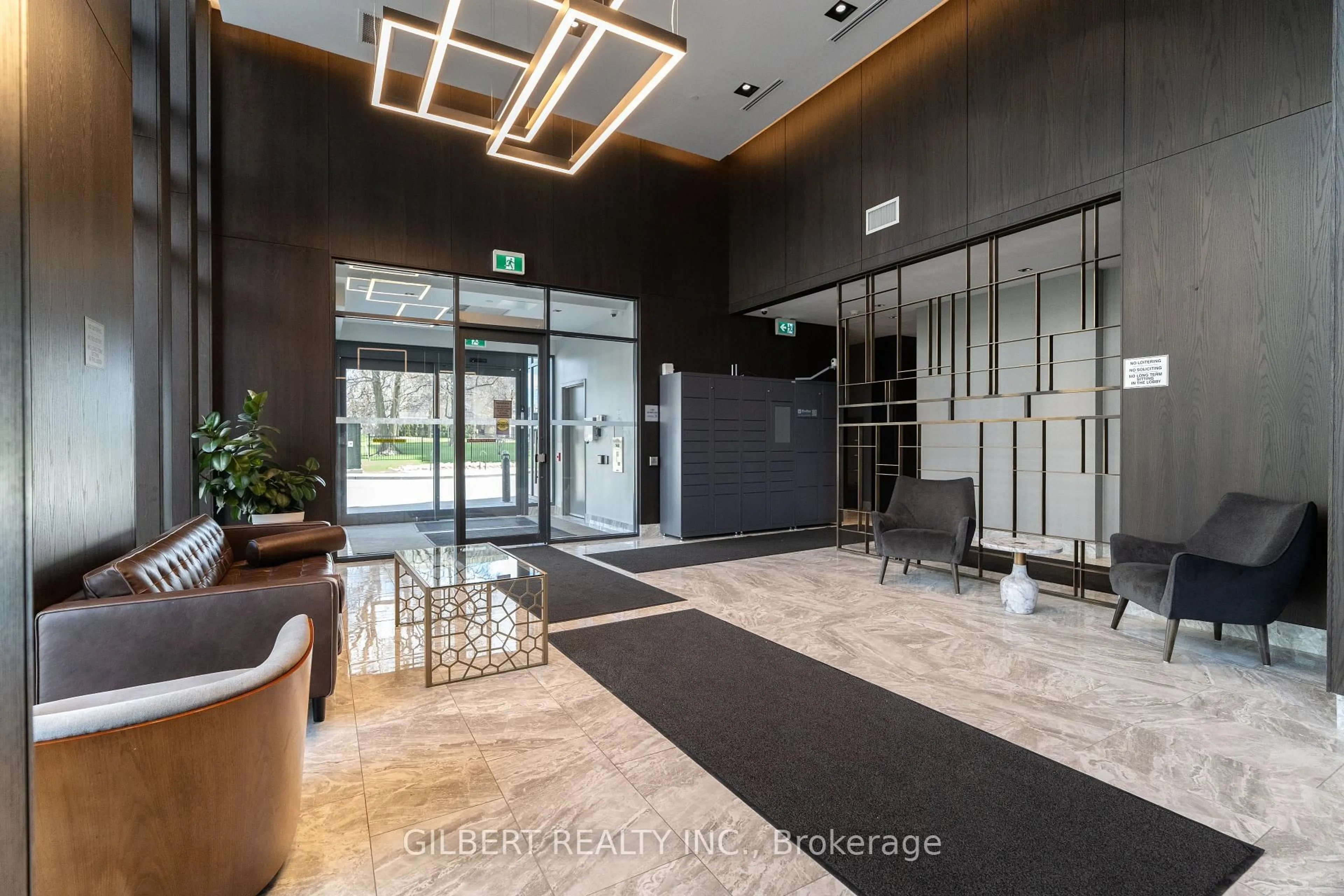 Indoor foyer for 1461 Lawrence Ave W #404, Toronto Ontario M6L 0A6