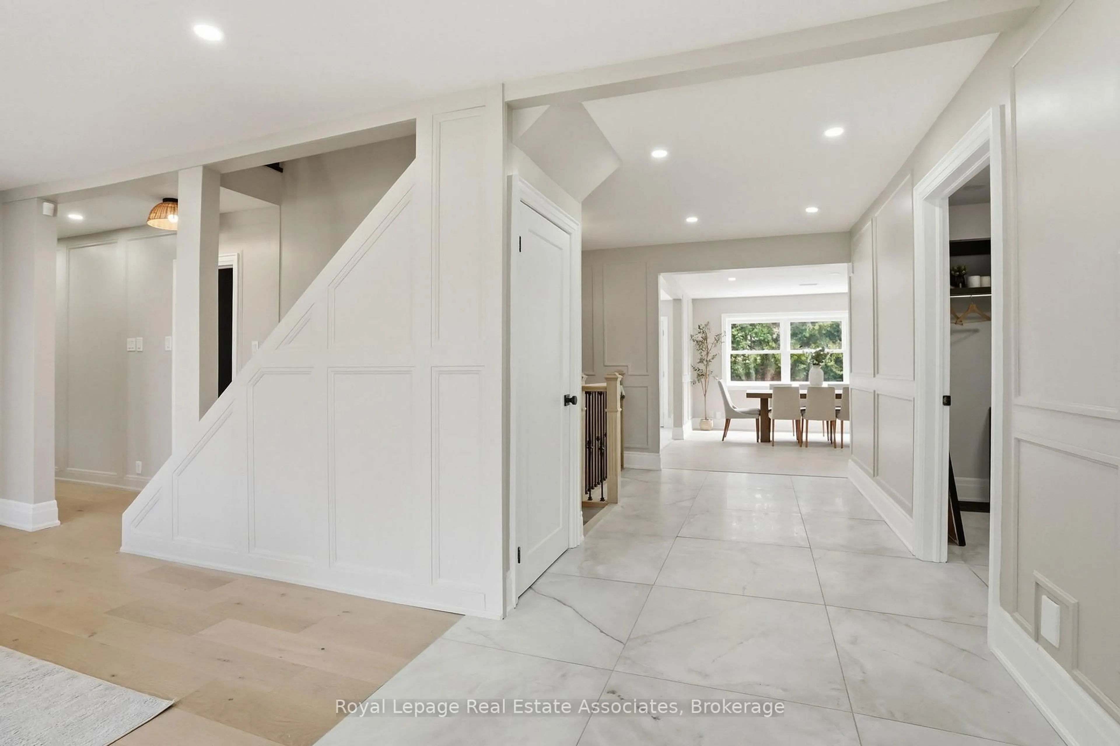 Indoor entryway for 161 Mill St, Halton Hills Ontario L7G 2C4