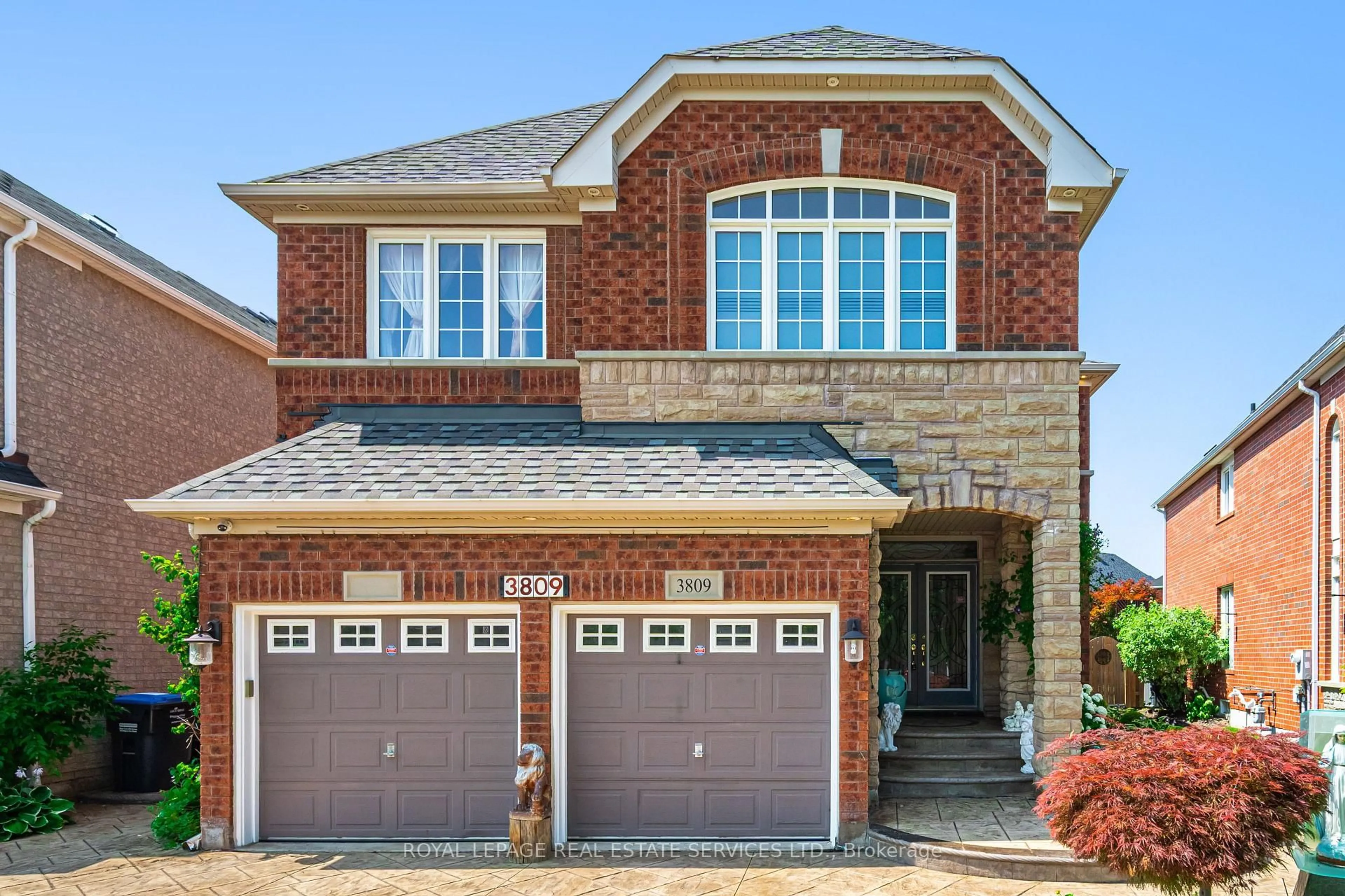 Home with brick exterior material, street for 3809 Candlelight Dr, Mississauga Ontario L5M 8A8