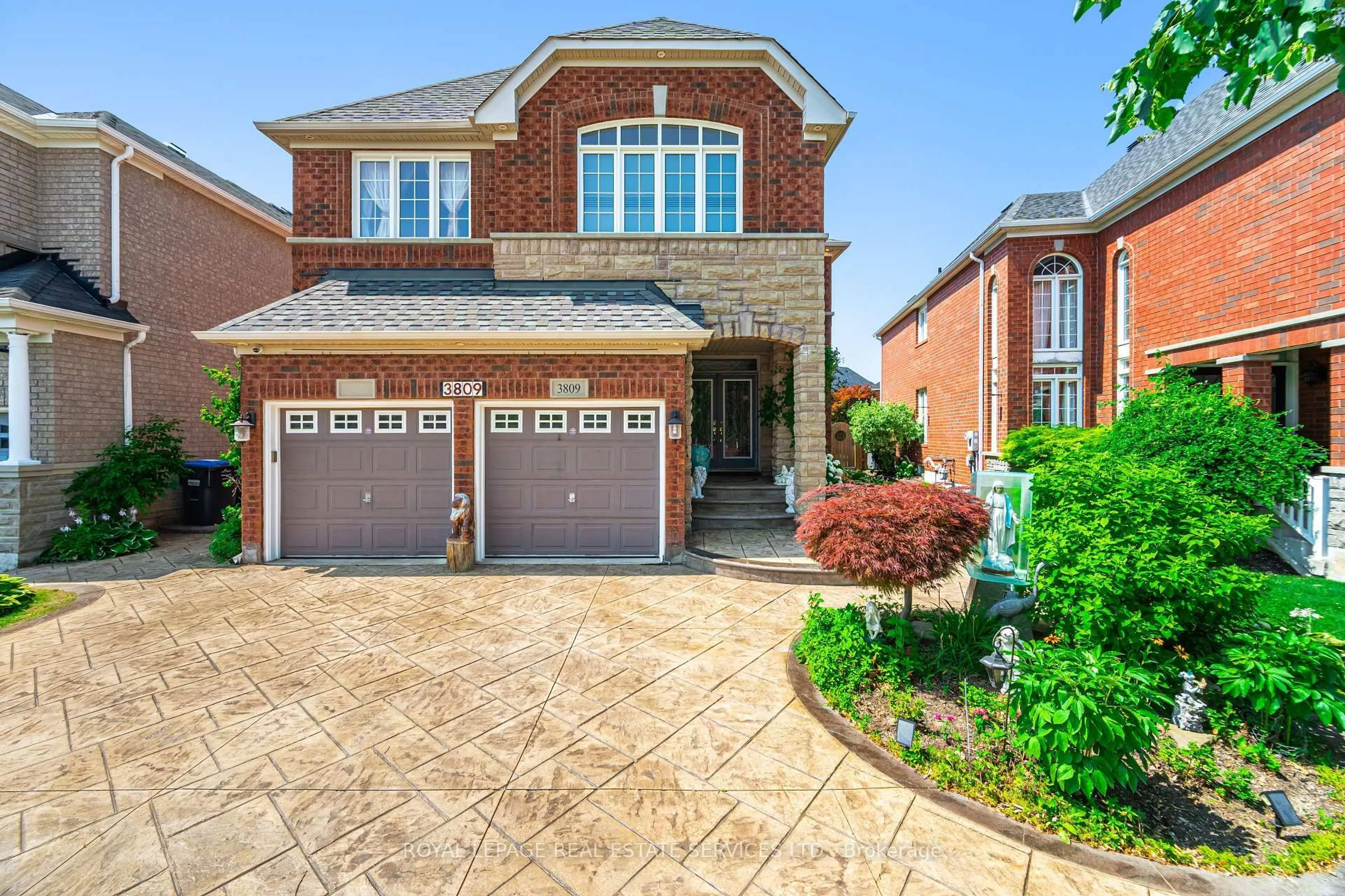 Home with brick exterior material, street for 3809 Candlelight Dr, Mississauga Ontario L5M 8A8