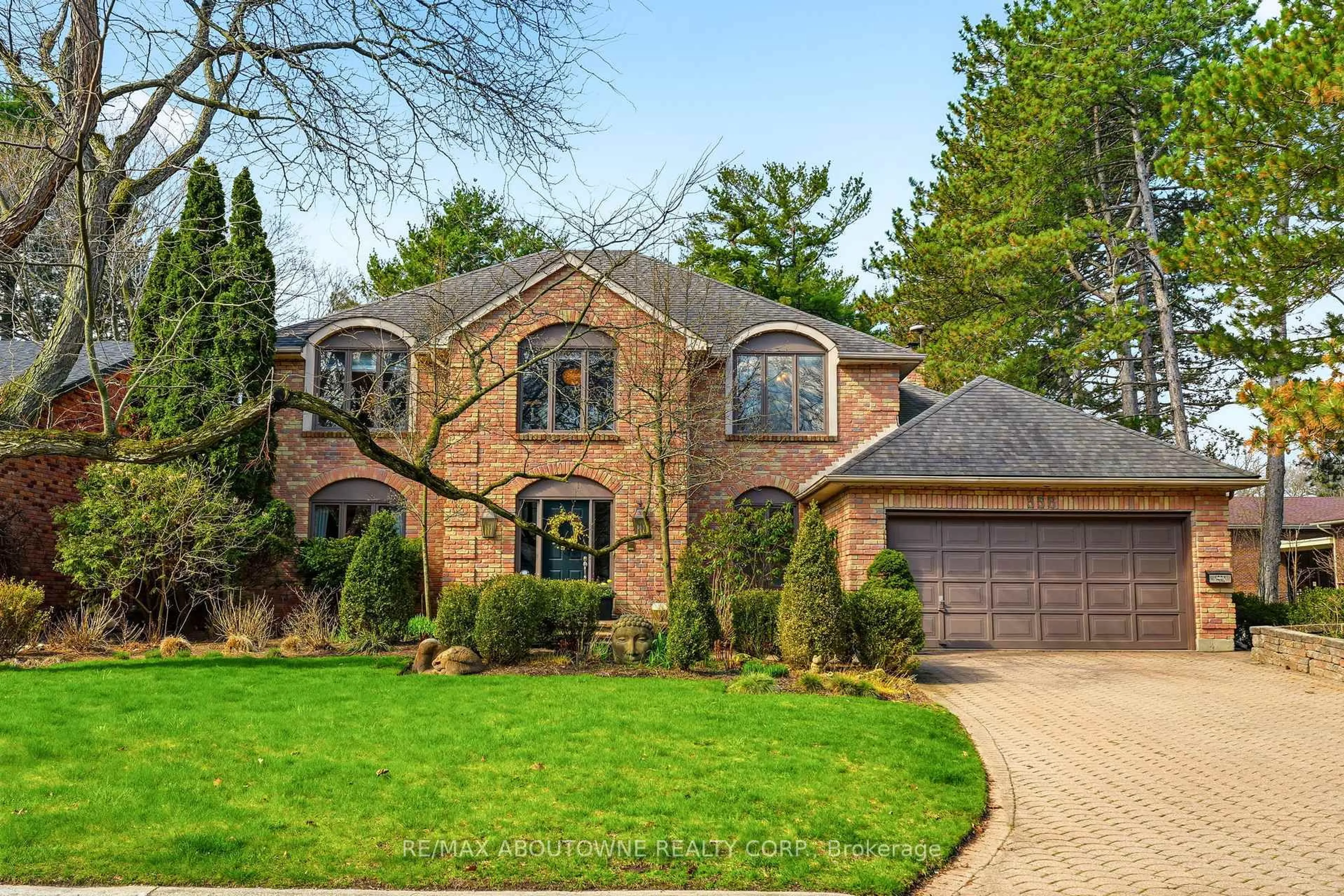 Home with brick exterior material, street for 356 Shoreacres Rd, Burlington Ontario L7L 2H5