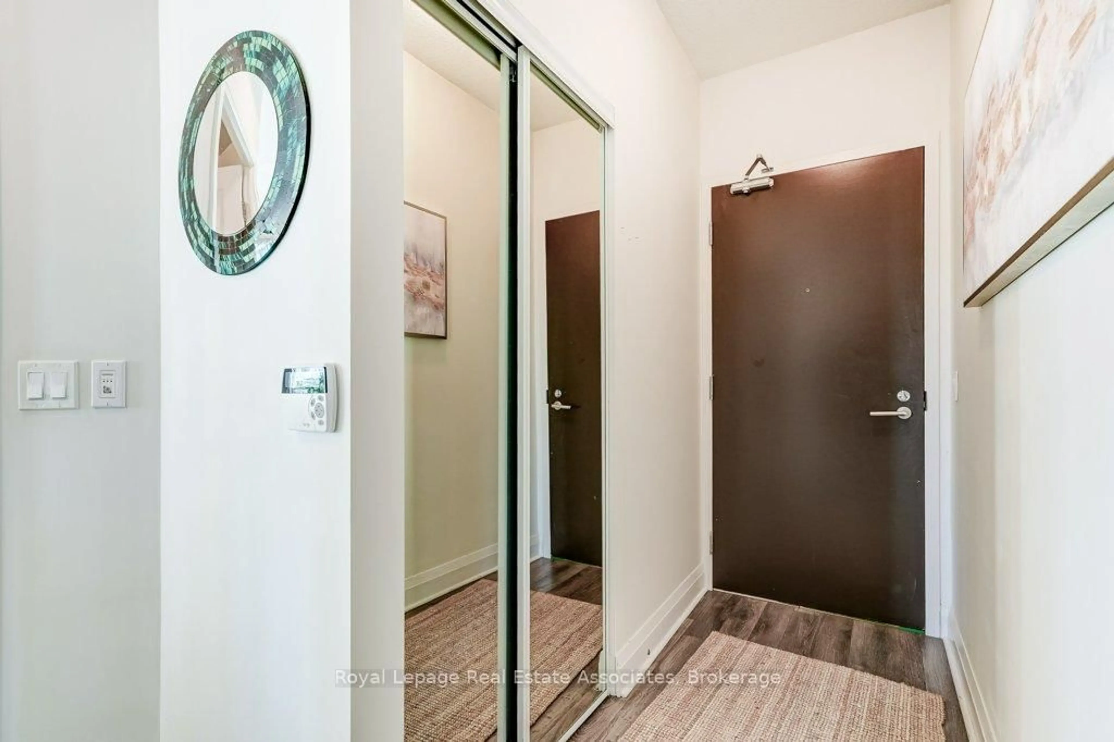 Indoor entryway for 15 Zorra St #209, Toronto Ontario M8Z 4Z6