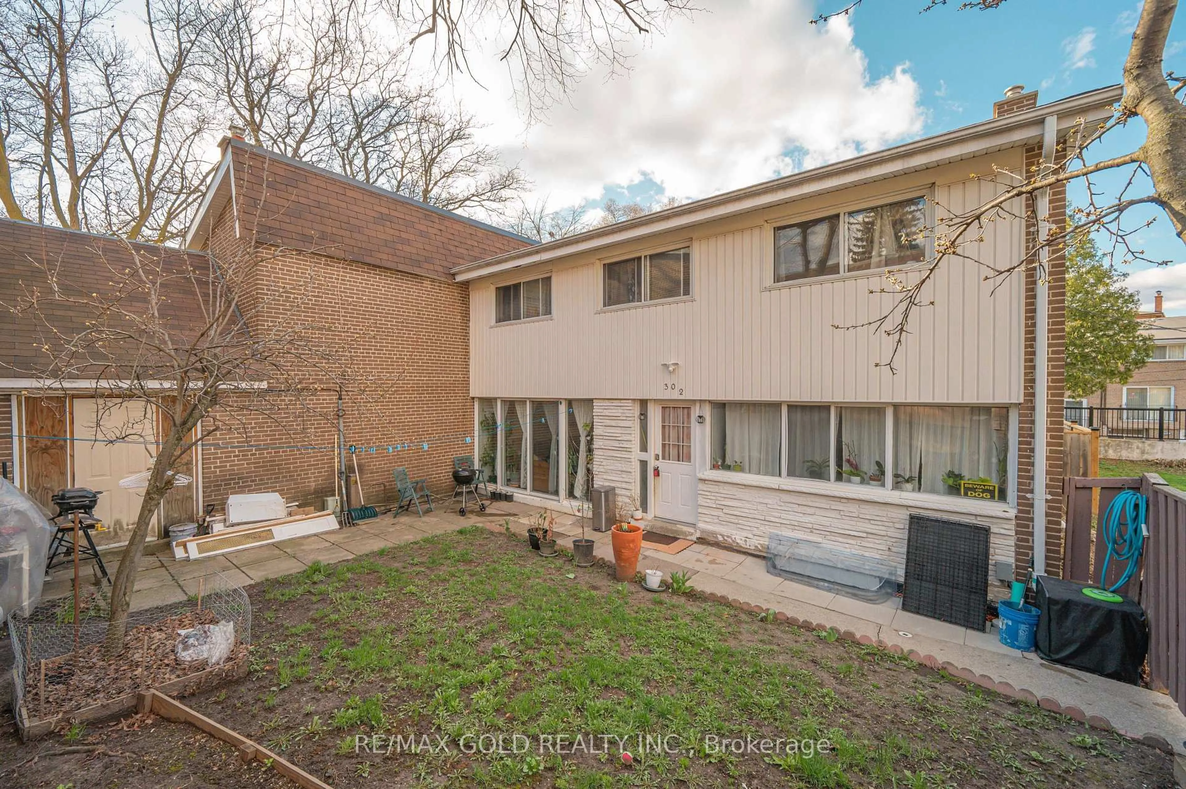 A pic from outside/outdoor area/front of a property/back of a property/a pic from drone, unknown for 30 Sentinel Rd #2, Toronto Ontario M3M 2Y8