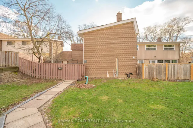 30 Sentinel Rd #2, Toronto 4