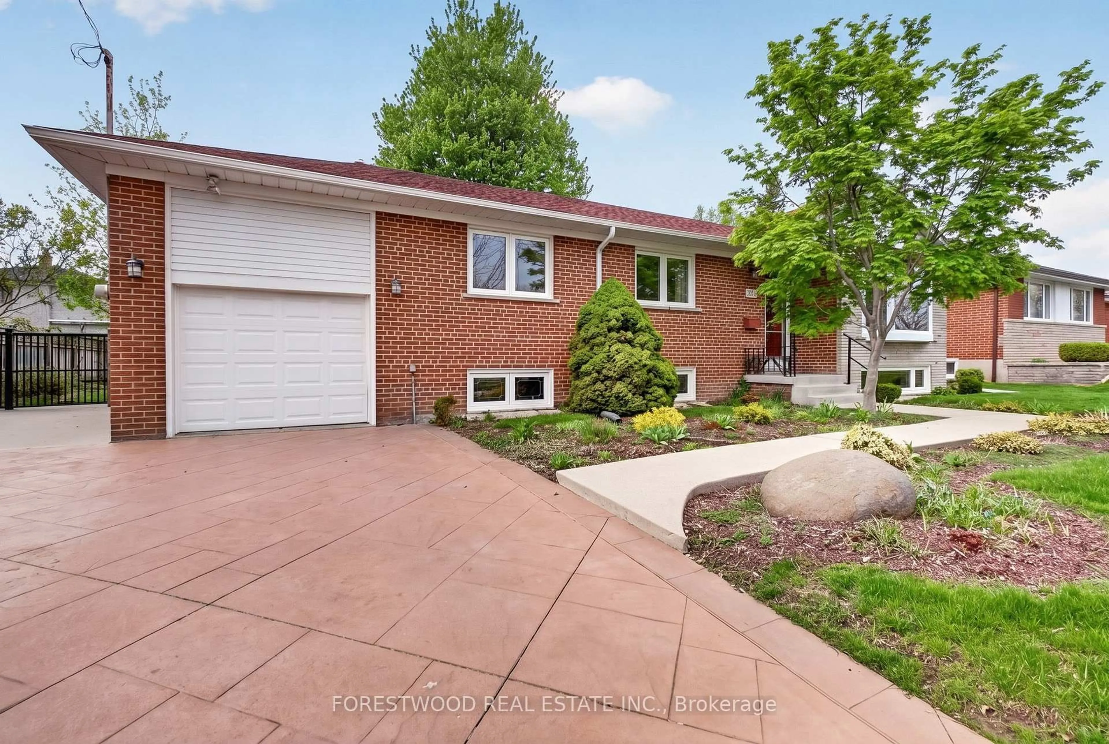 Home with brick exterior material, street for 651 Breckenridge Rd, Mississauga Ontario L5A 2C7