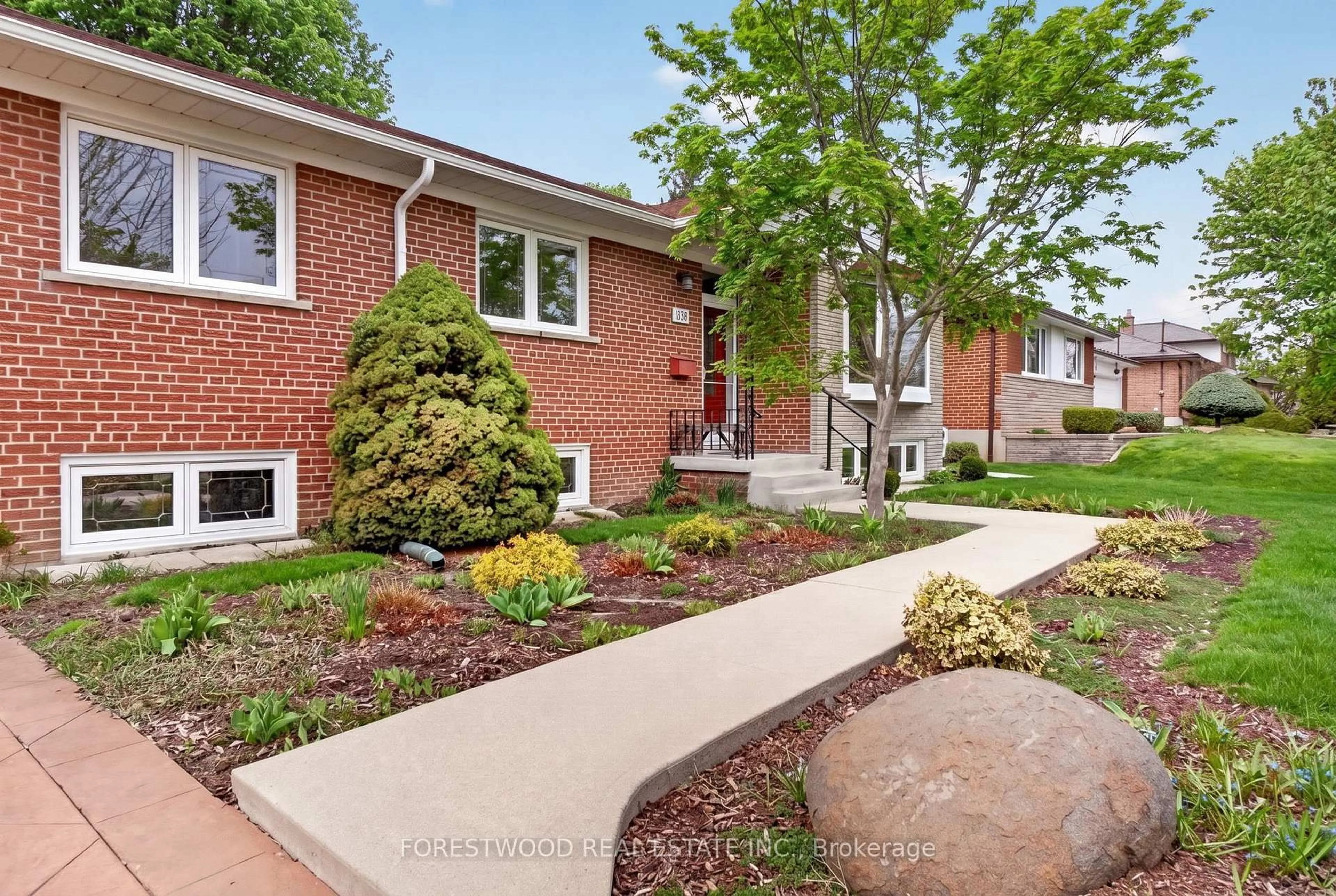 Home with brick exterior material, street for 651 Breckenridge Rd, Mississauga Ontario L5A 2C7