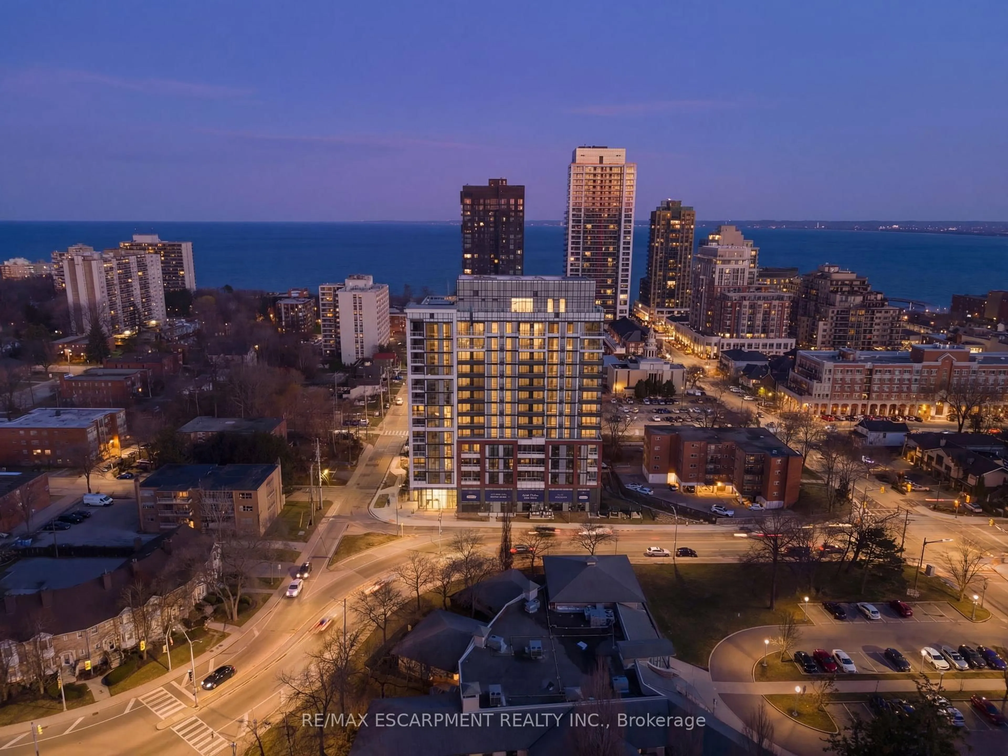 A pic from outside/outdoor area/front of a property/back of a property/a pic from drone, city buildings view from balcony for 2088 James St #908, Burlington Ontario L7R 0H2