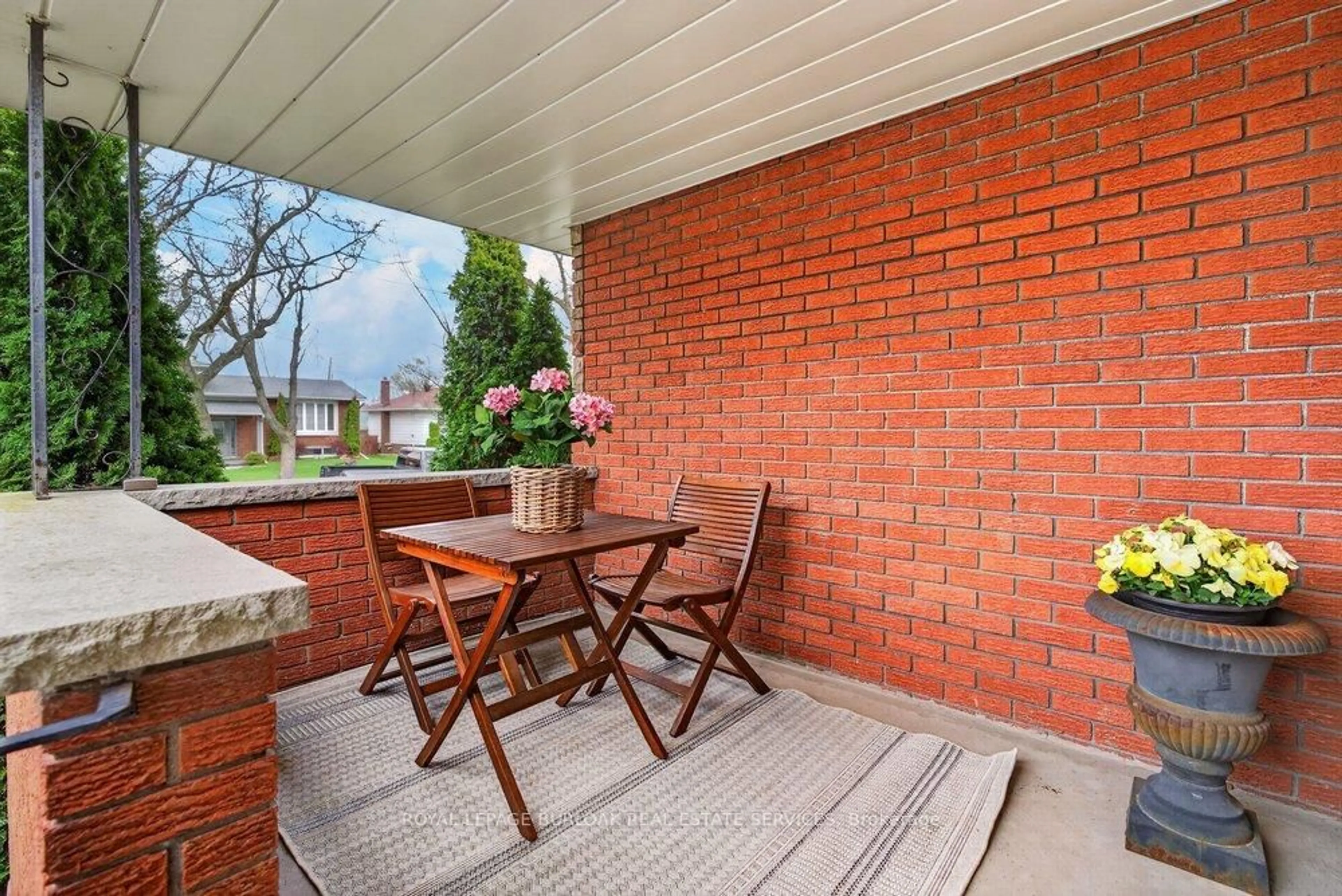 Patio, street for 1502 Barker Ave, Burlington Ontario L7P 2R4