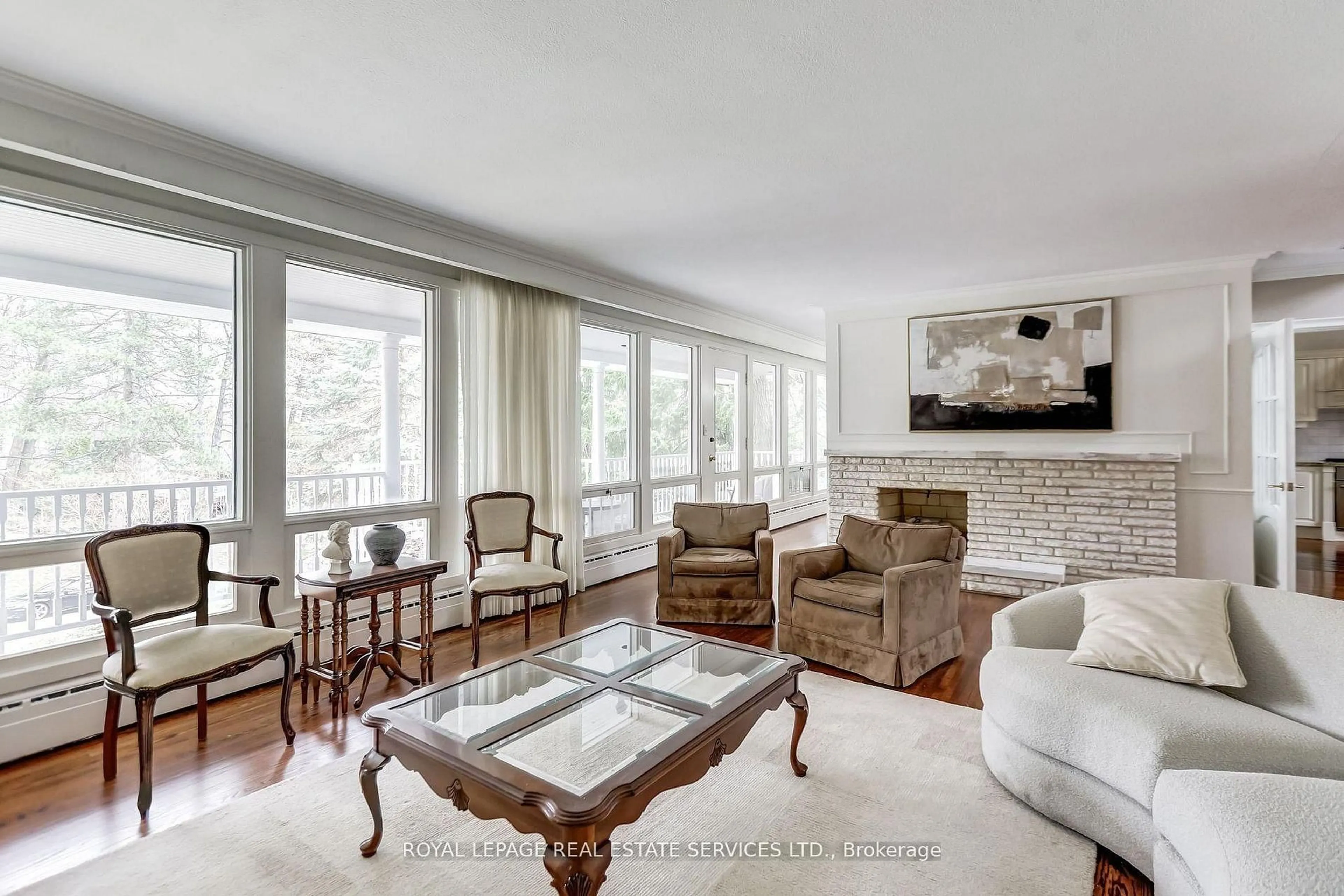 Living room with furniture, unknown for 32 Edenbrook Hill, Toronto Ontario M9A 3Z6