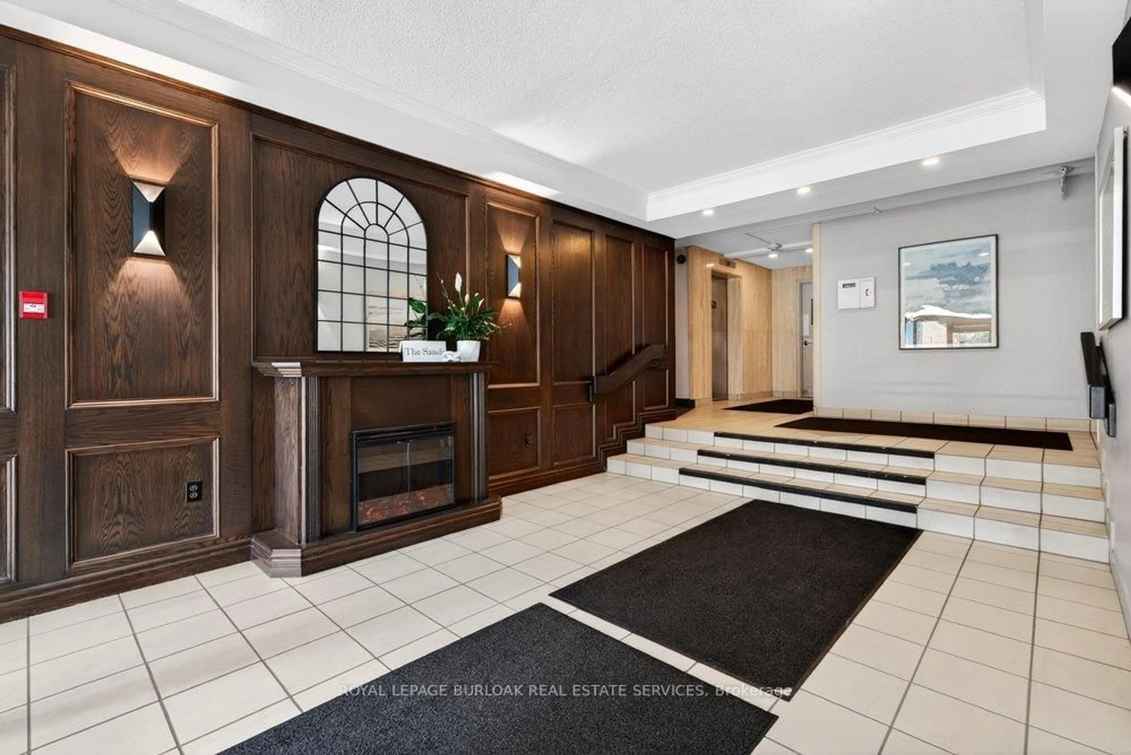 Lobby for 1225 North Shore Blvd #307, Burlington Ontario L7S 1Z6