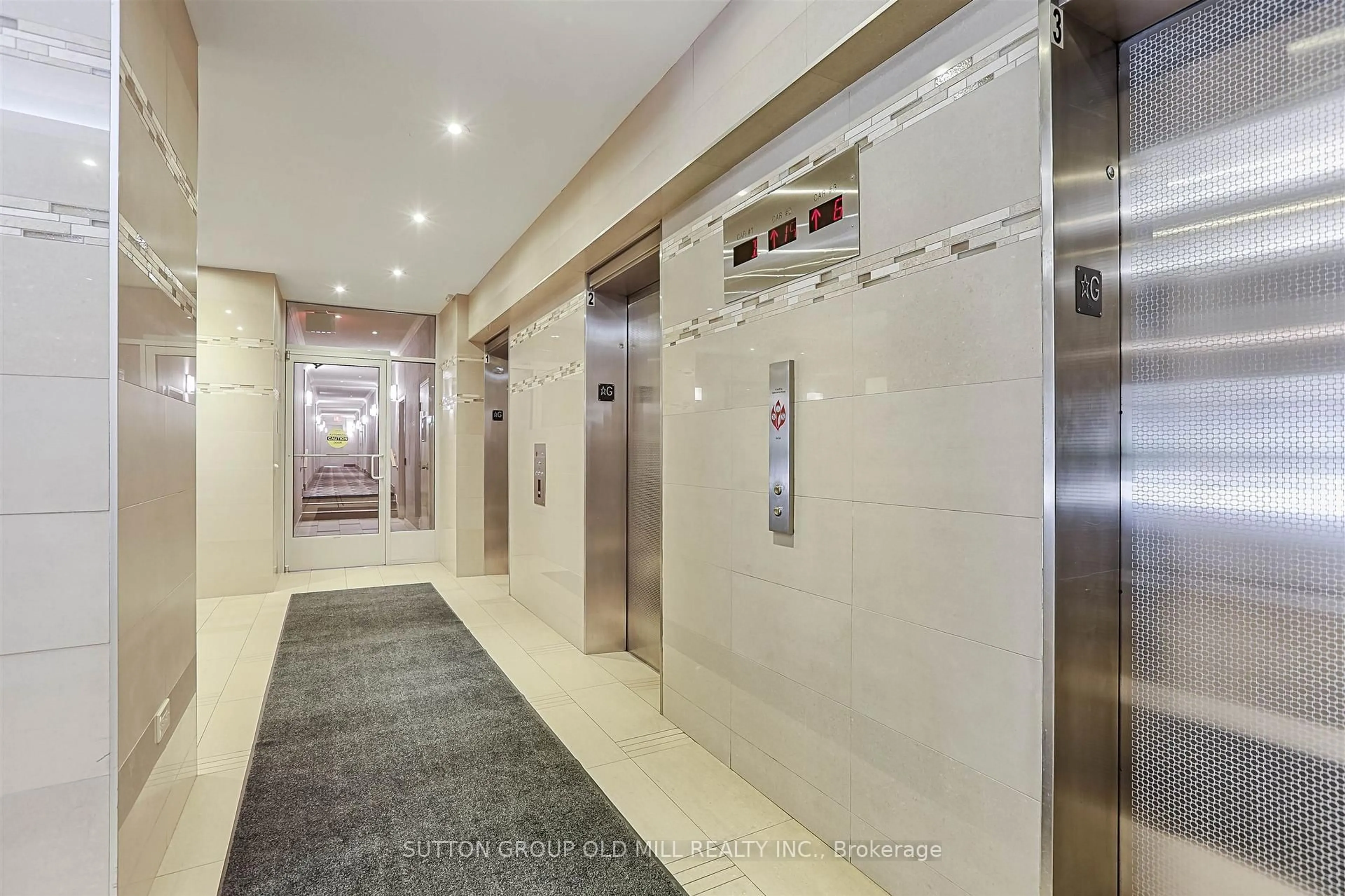 Indoor foyer for 240 Scarlett Rd #613, Toronto Ontario M6N 4X4