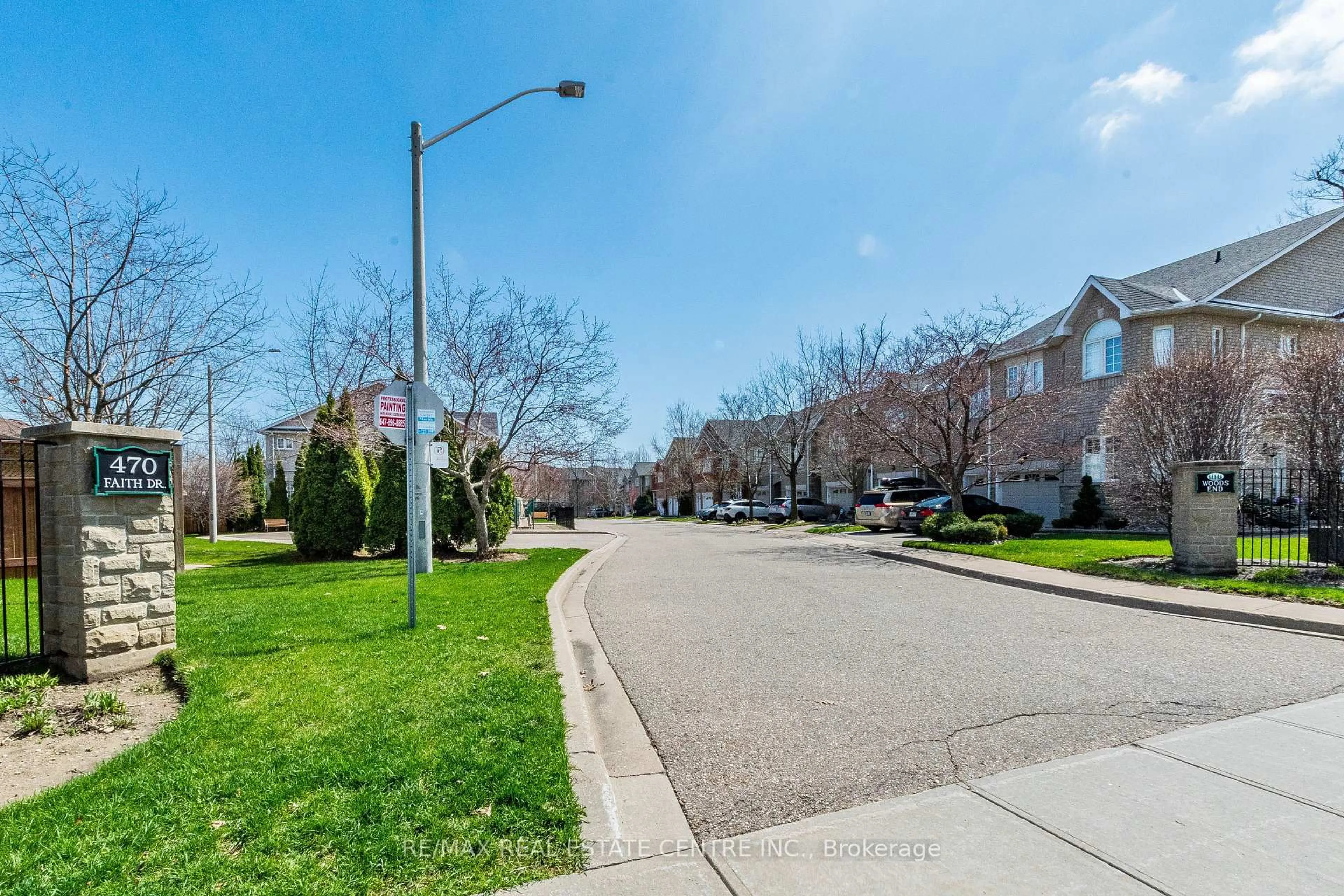 A pic from outside/outdoor area/front of a property/back of a property/a pic from drone, street for 470 Faith Dr #85, Mississauga Ontario L5R 4E9