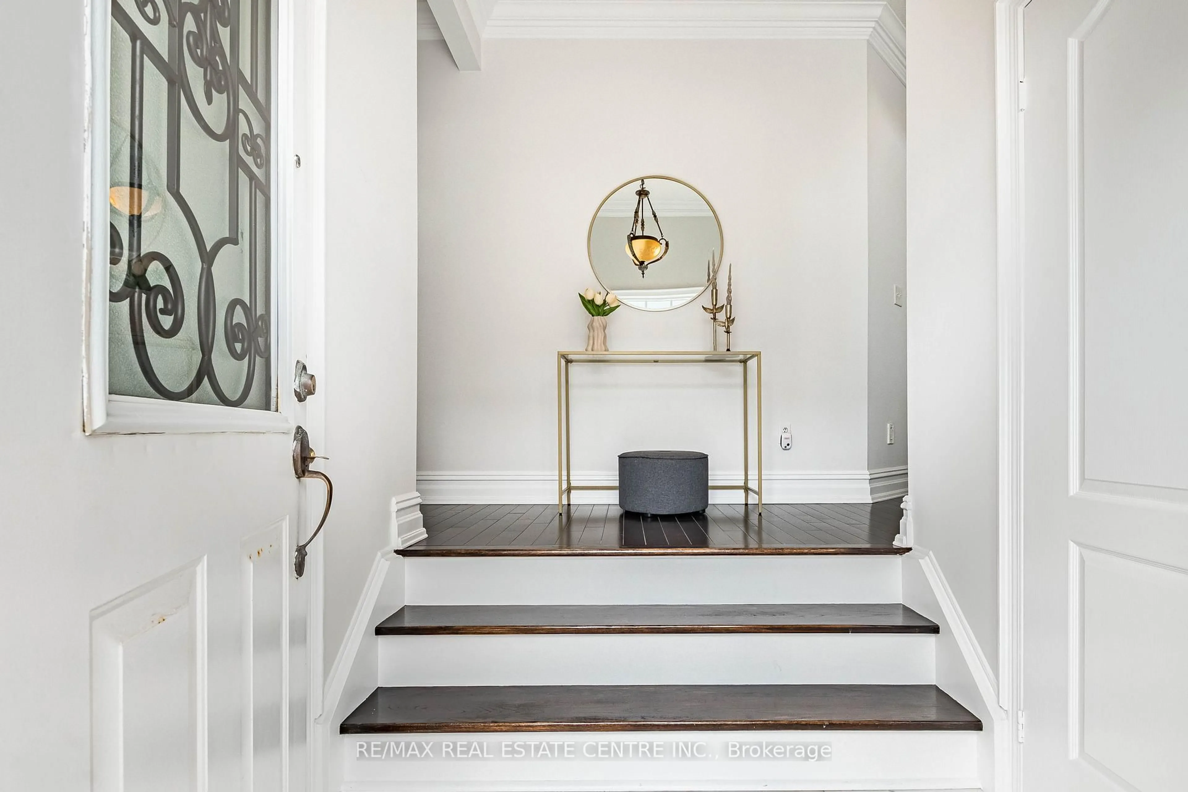 Indoor entryway for 470 Faith Dr #85, Mississauga Ontario L5R 4E9