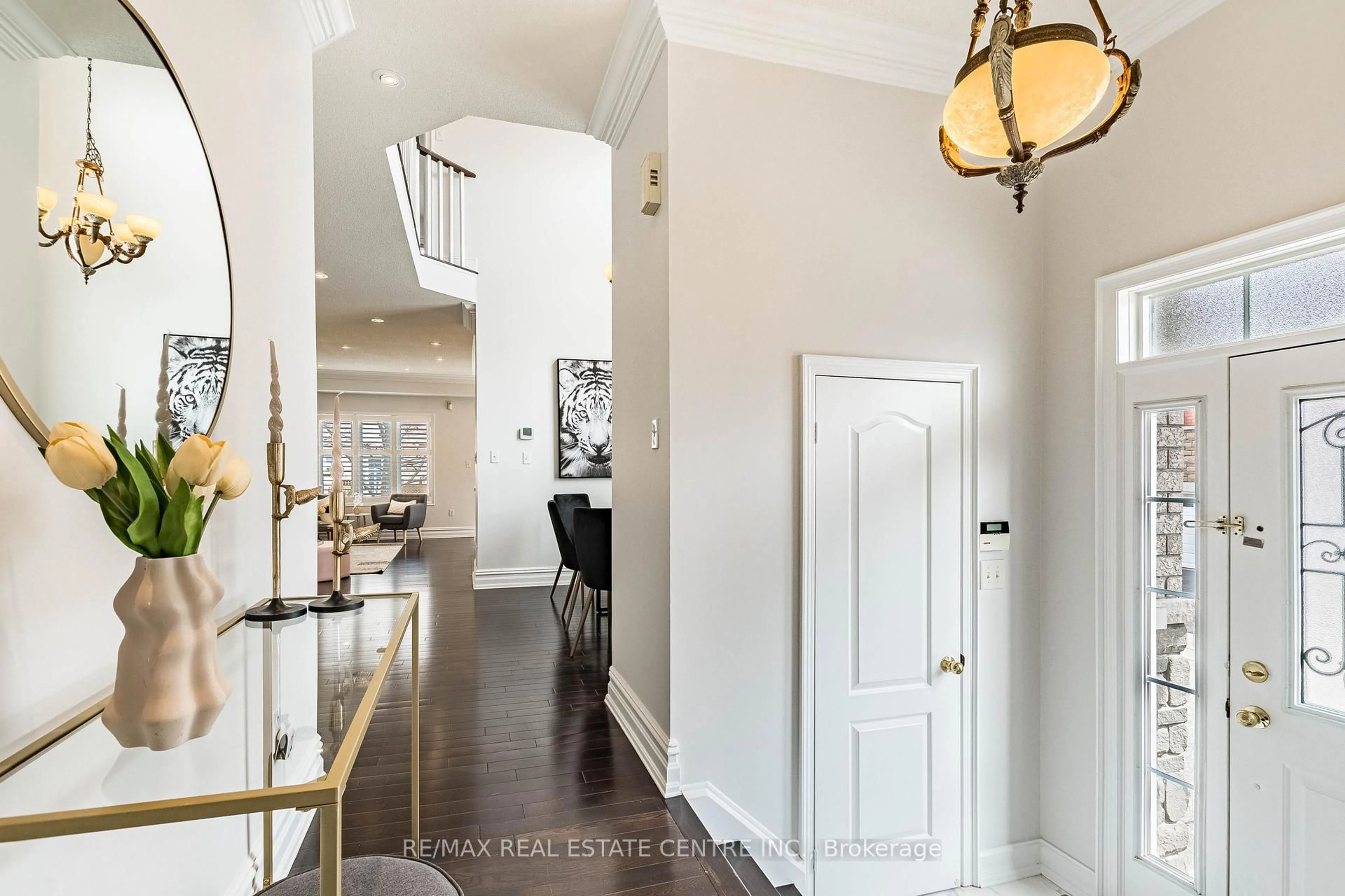 Indoor entryway for 470 Faith Dr #85, Mississauga Ontario L5R 4E9