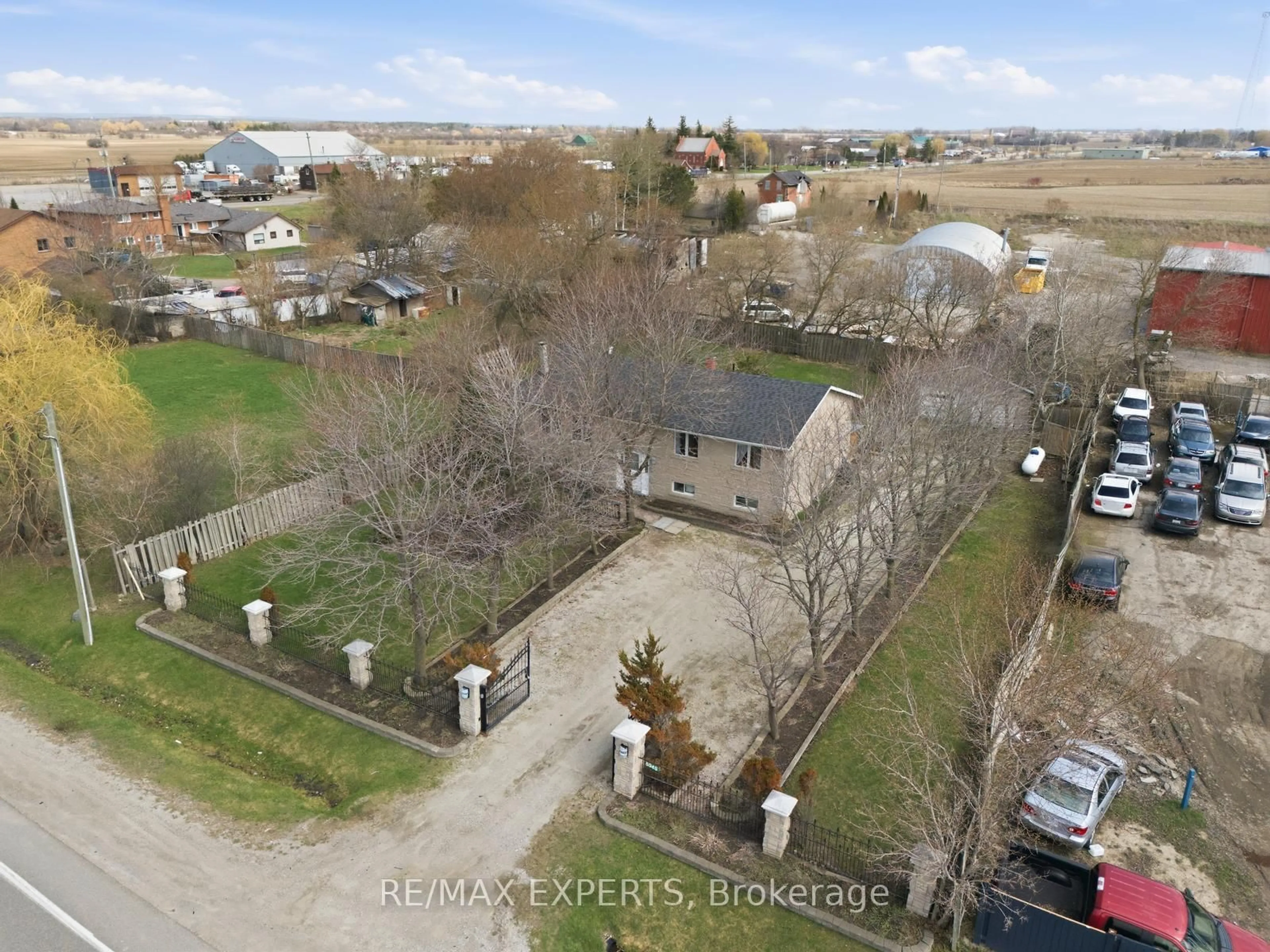 A pic from outside/outdoor area/front of a property/back of a property/a pic from drone, street for 5945 King St, Caledon Ontario L7C 0V1