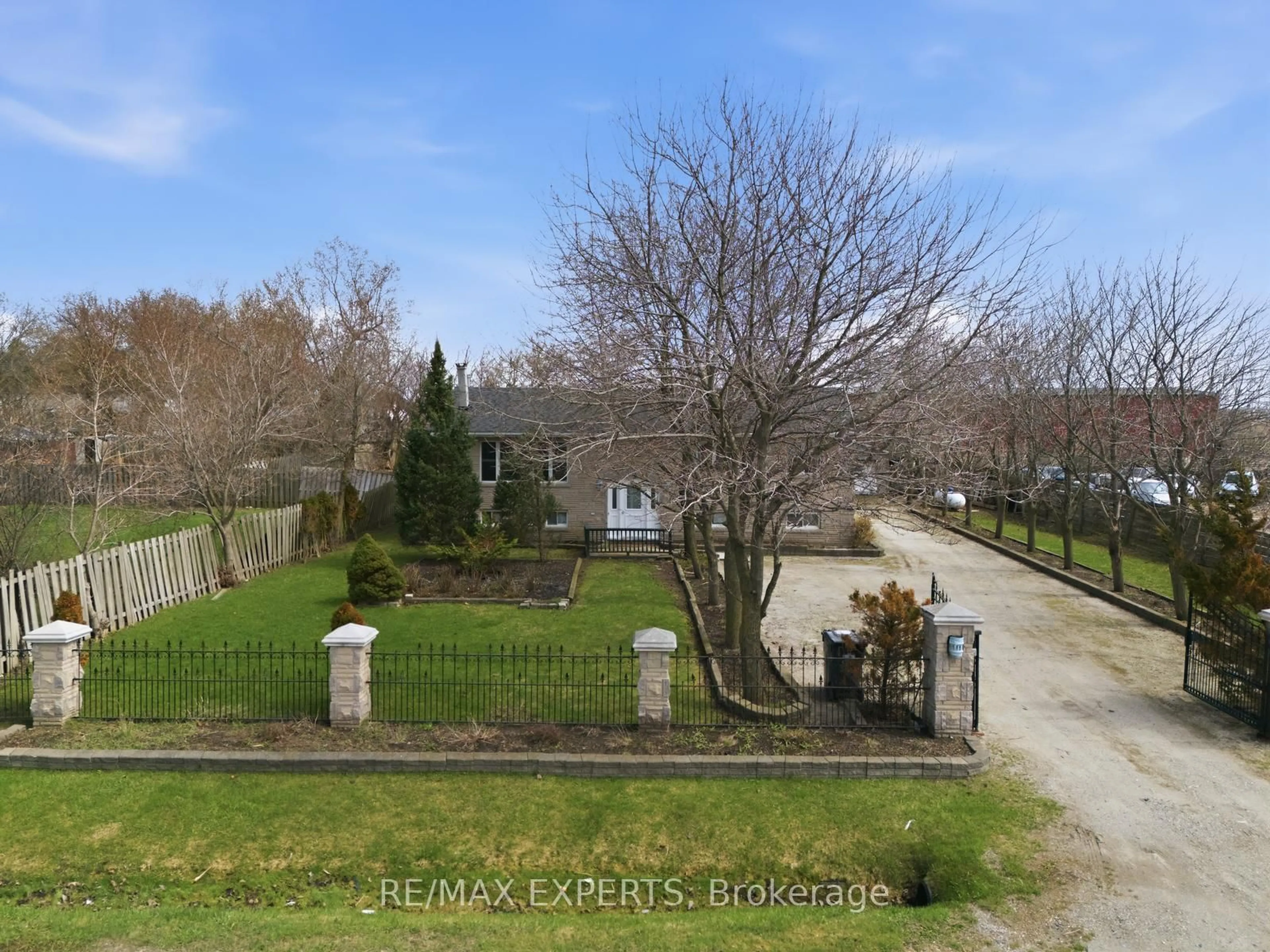 A pic from outside/outdoor area/front of a property/back of a property/a pic from drone, street for 5945 King St, Caledon Ontario L7C 0V1