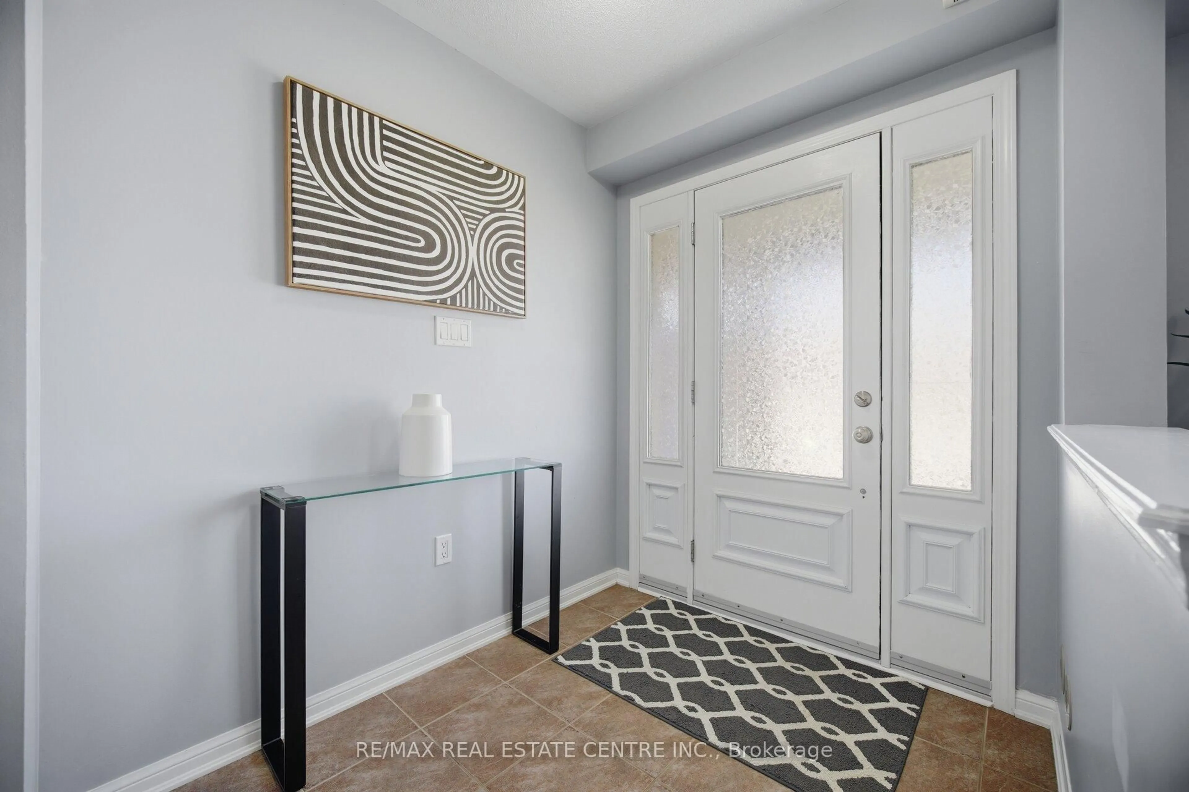 Indoor entryway for 680 Mceastern Path, Milton Ontario L9T 0G4