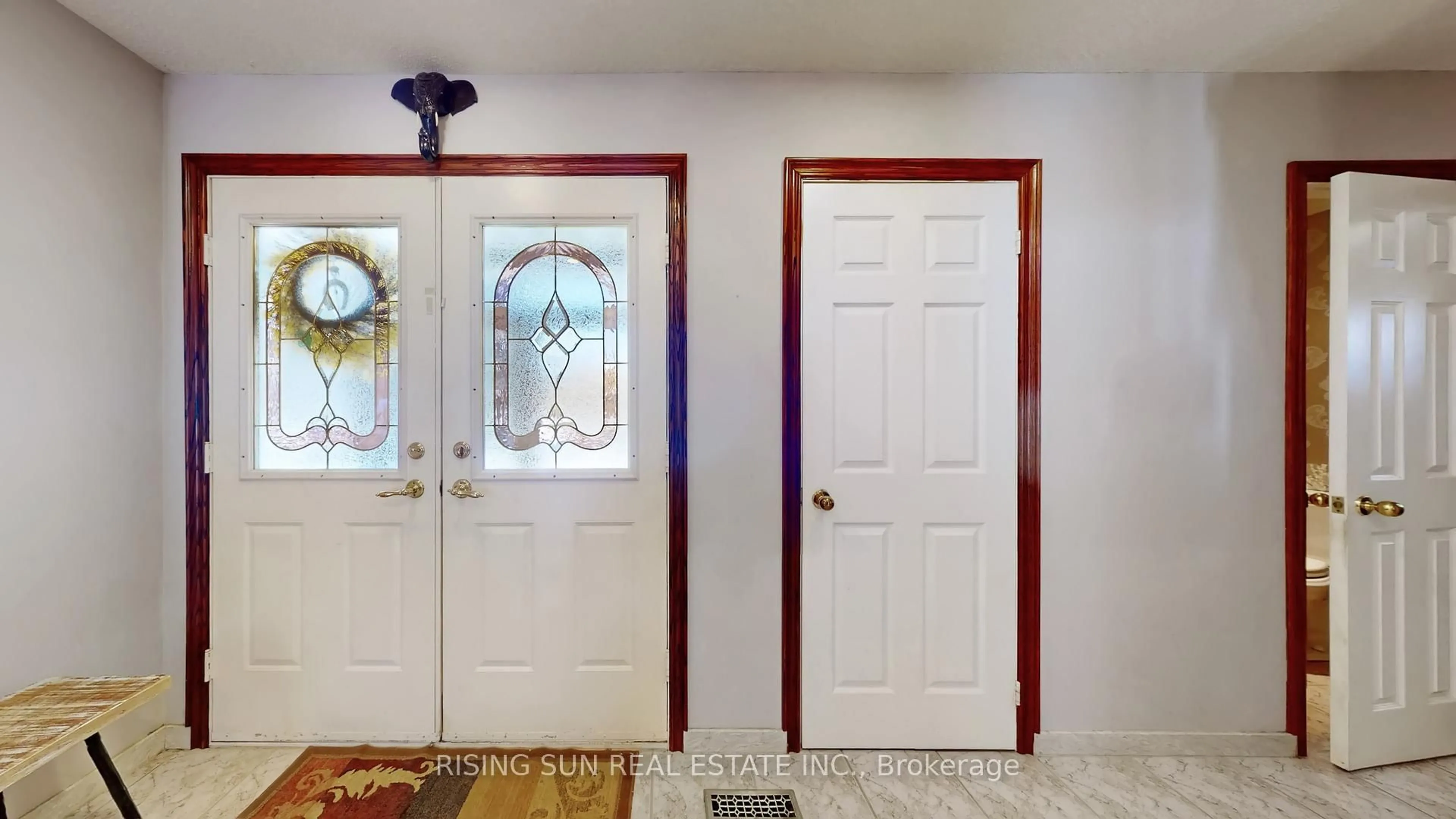 Indoor entryway for 122 Barr Cres, Brampton Ontario L6Z 3C8