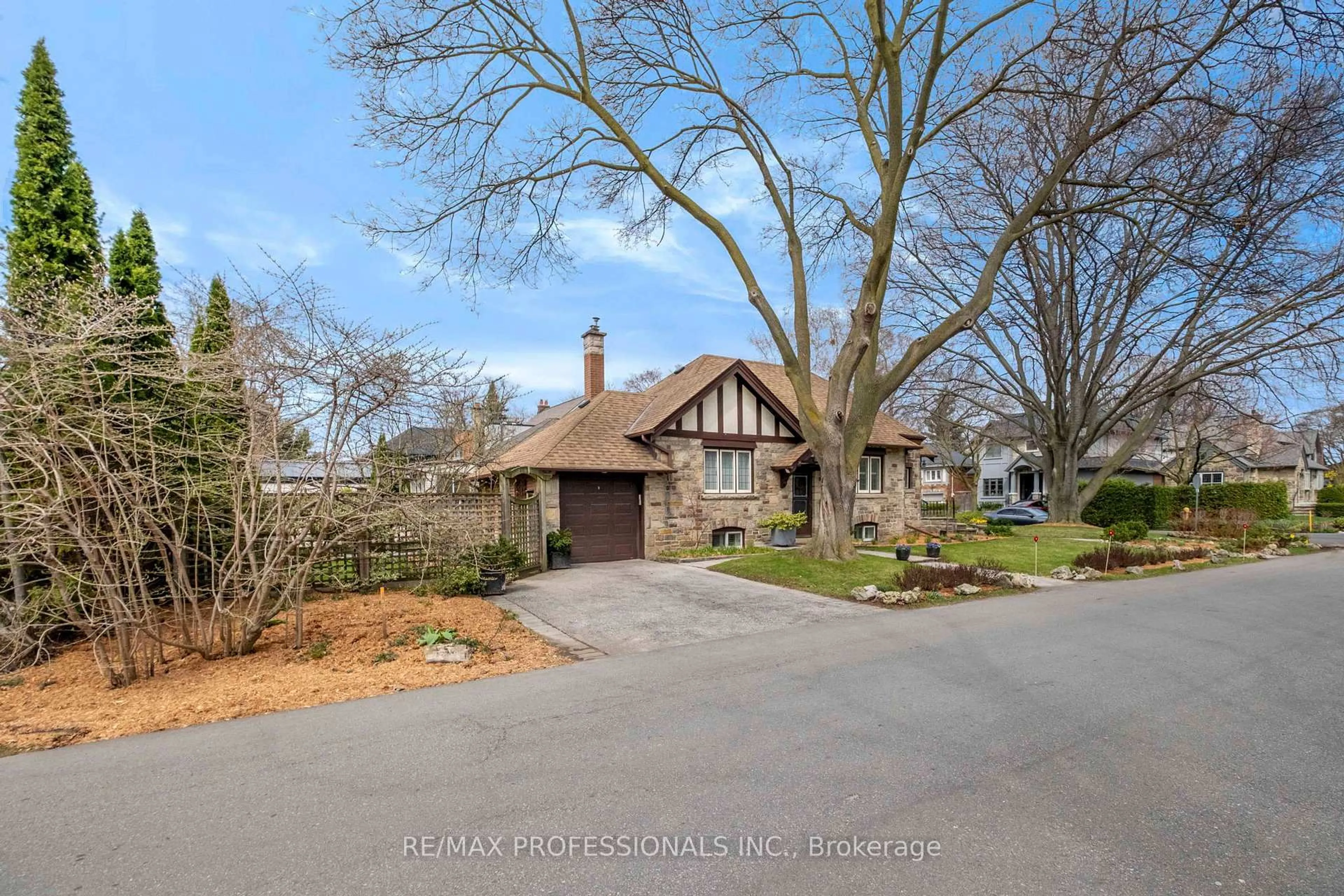 Unknown for 10 Edgemore Dr, Toronto Ontario M8Y 2M8