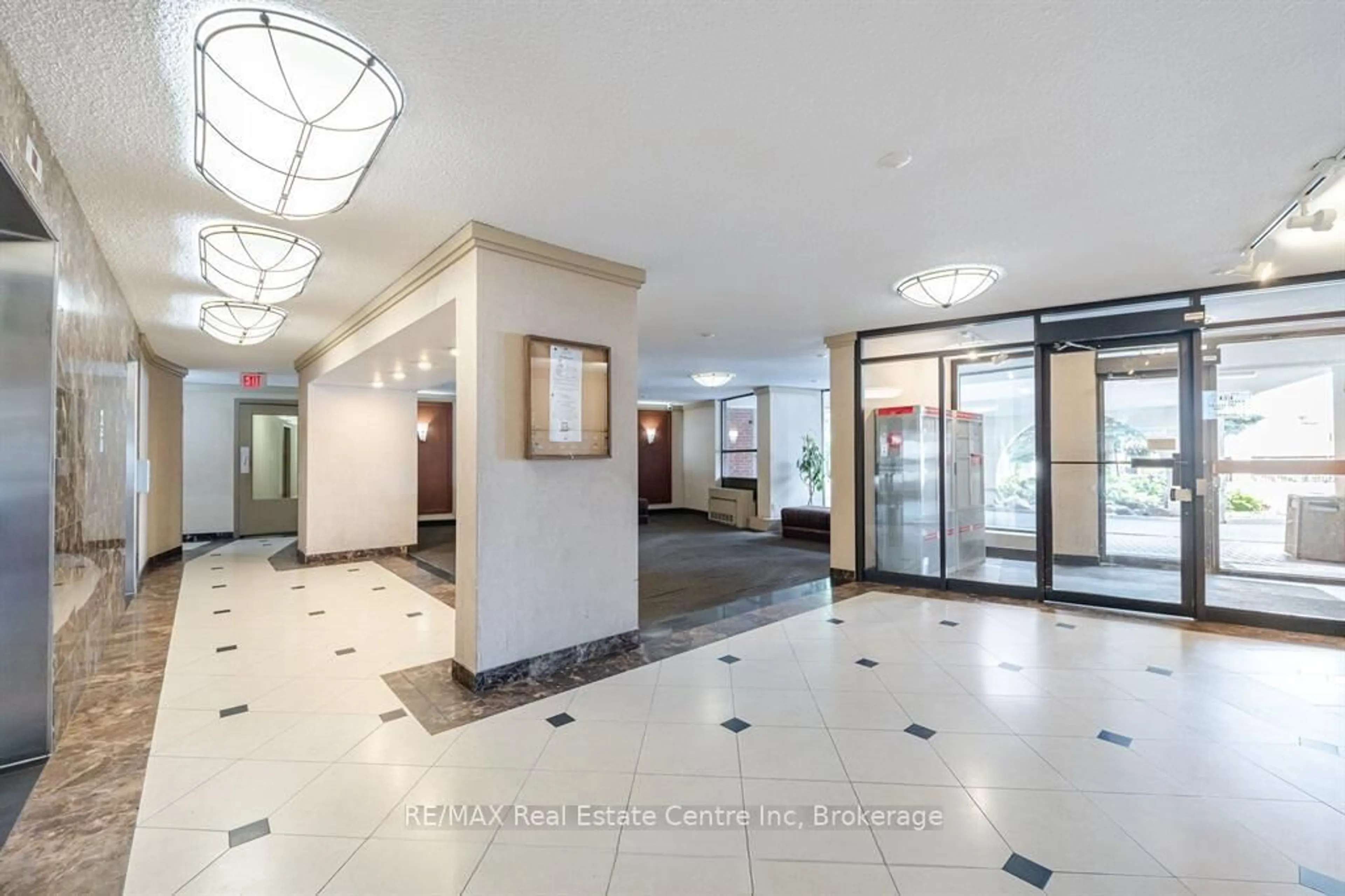 Lobby for 20 Mississauga Valley Blvd #1204, Mississauga Ontario L5A 3S1