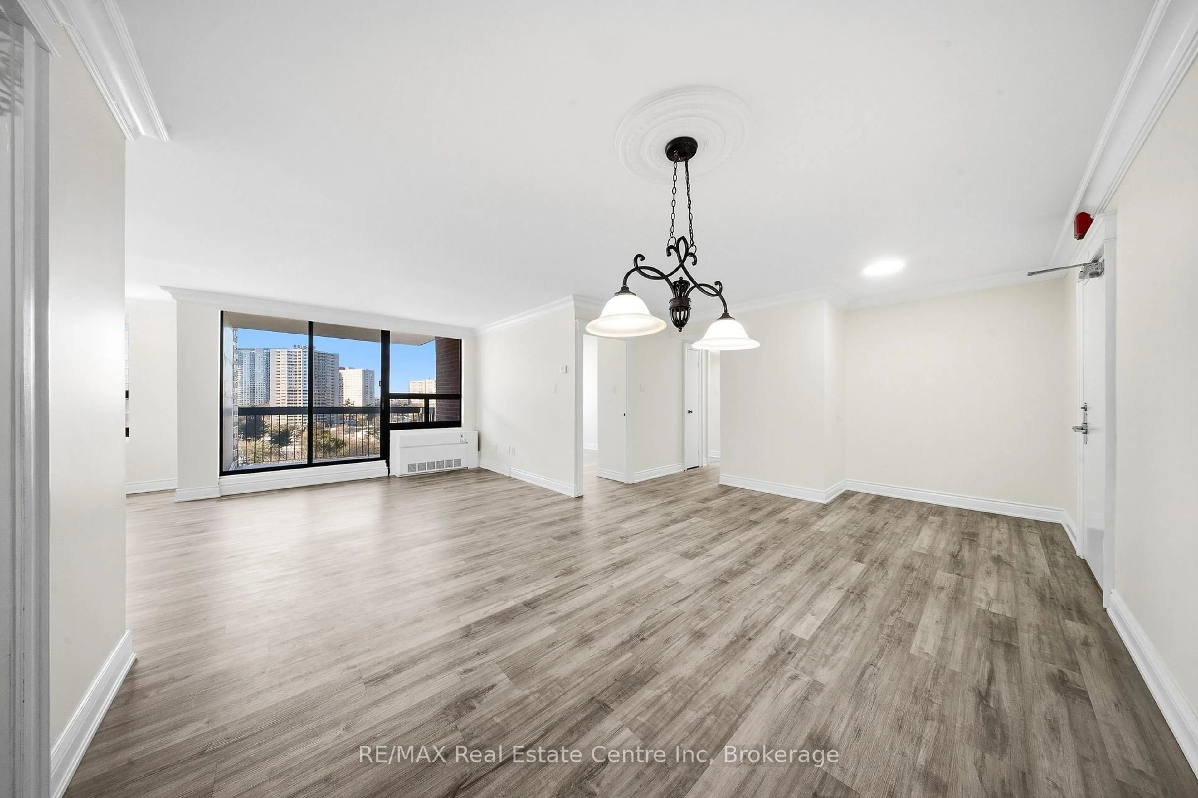 A pic of a room for 20 Mississauga Valley Blvd #1204, Mississauga Ontario L5A 3S1