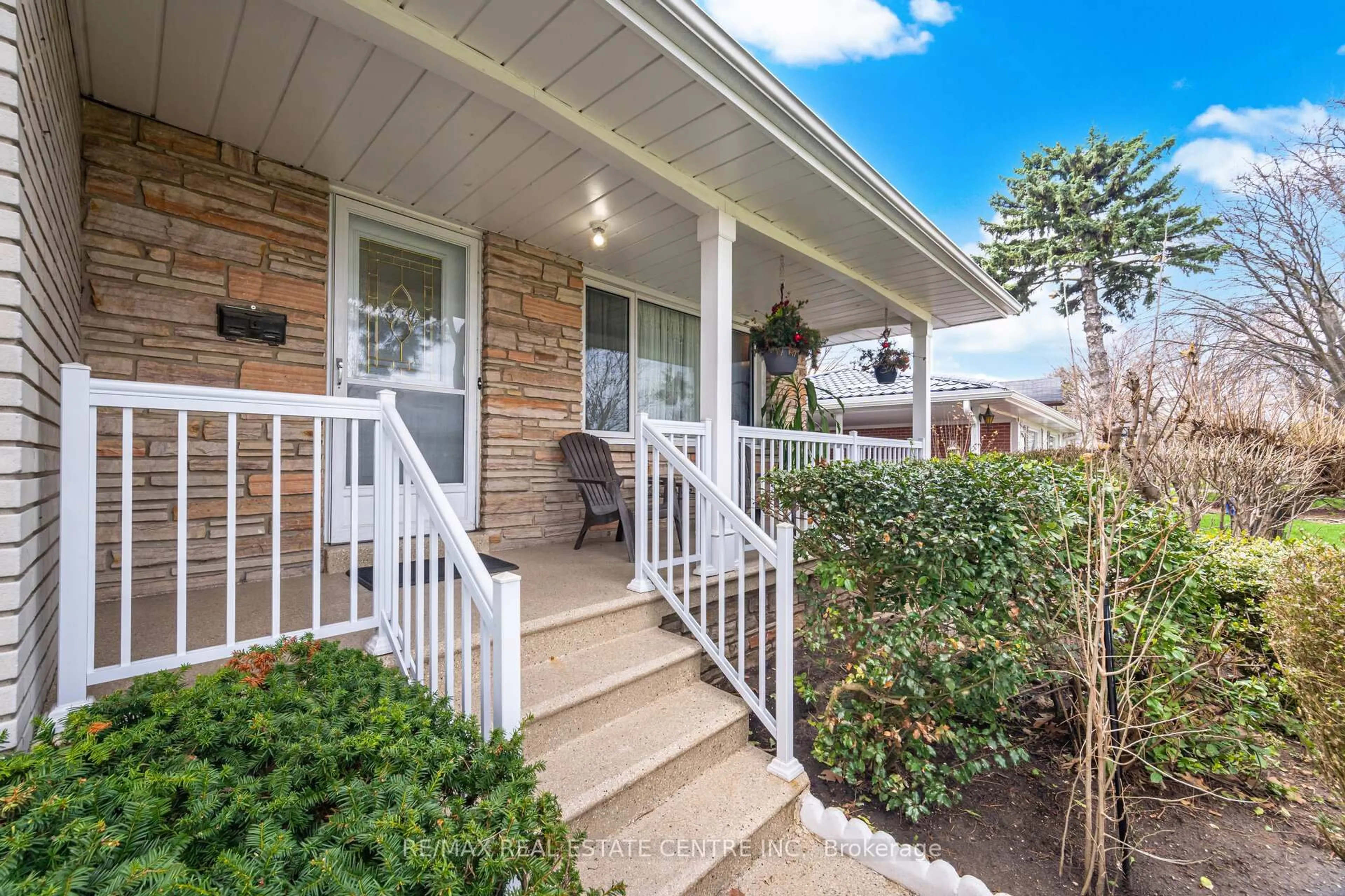 Unknown for 3590 Fieldgate Dr, Mississauga Ontario L4X 2J7