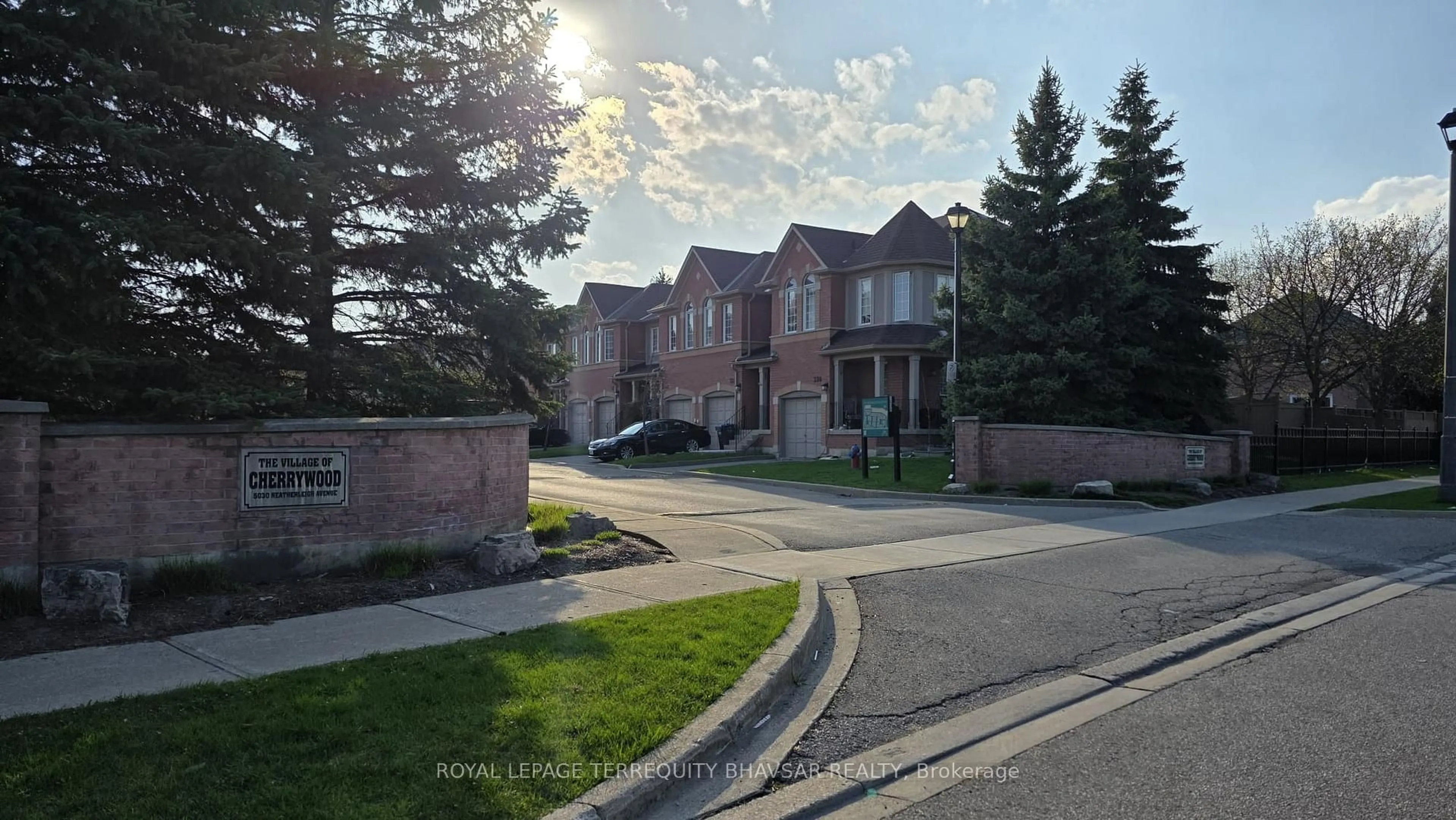 Unknown for 5030 Heatherleigh Ave #83, Mississauga Ontario L5V 2G7