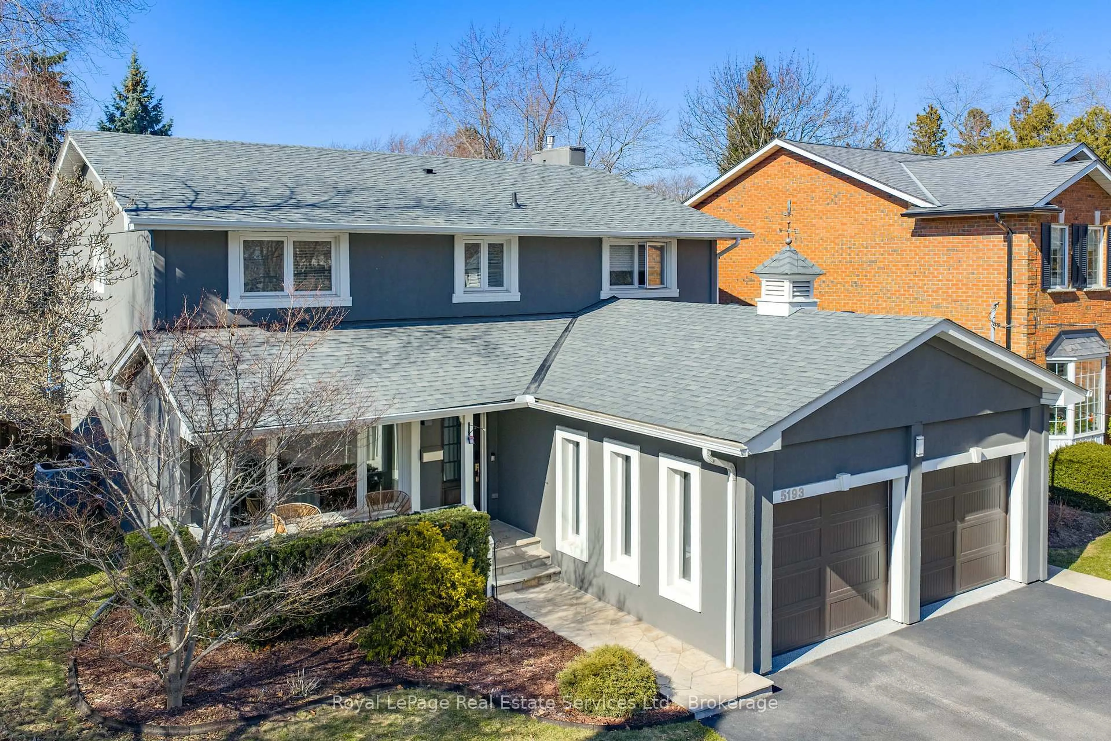 A pic from outside/outdoor area/front of a property/back of a property/a pic from drone, street for 5193 Lakeshore Rd, Burlington Ontario L7L 1C7