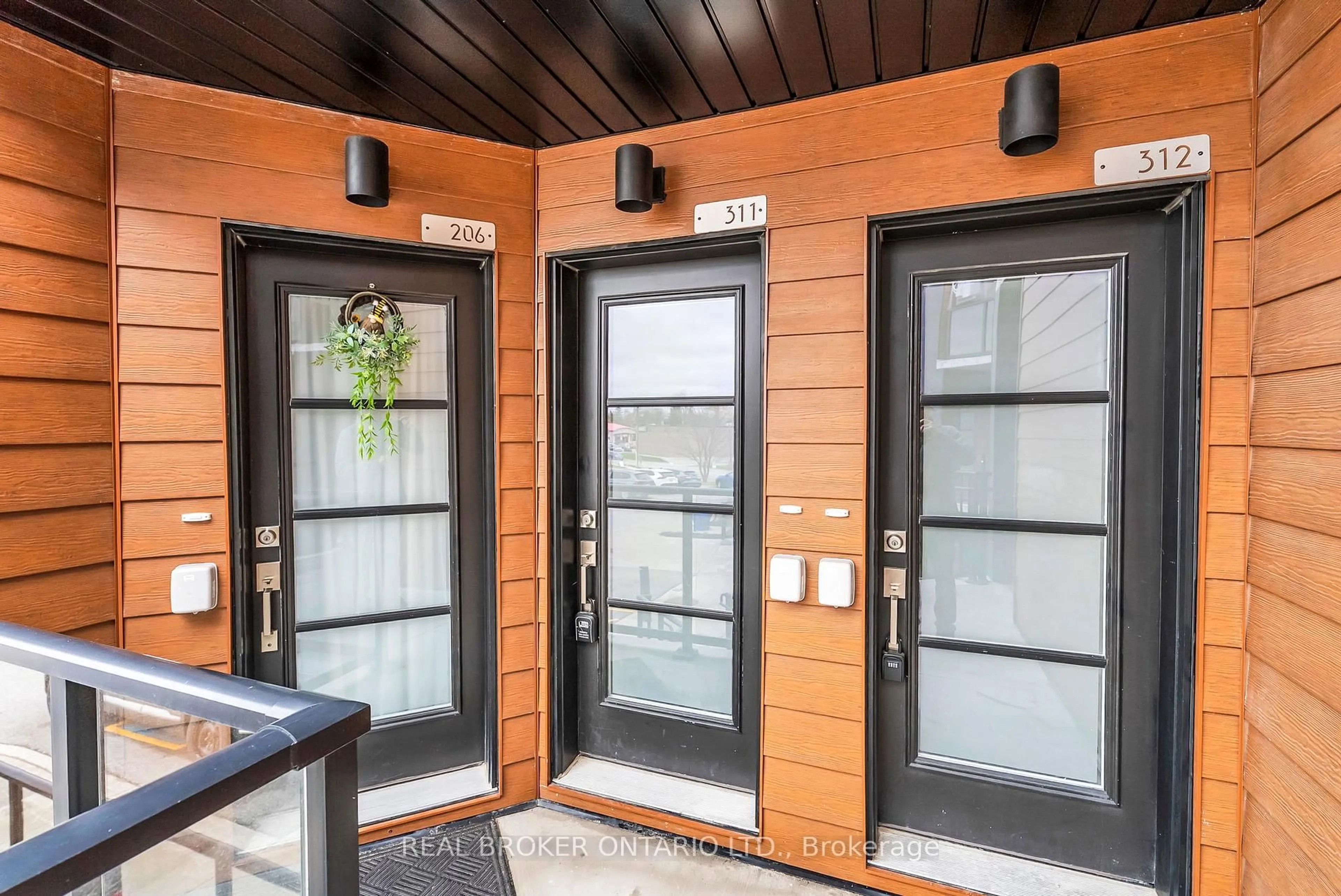 Indoor entryway for 17 Centre St #311, Orangeville Ontario L9W 7S6