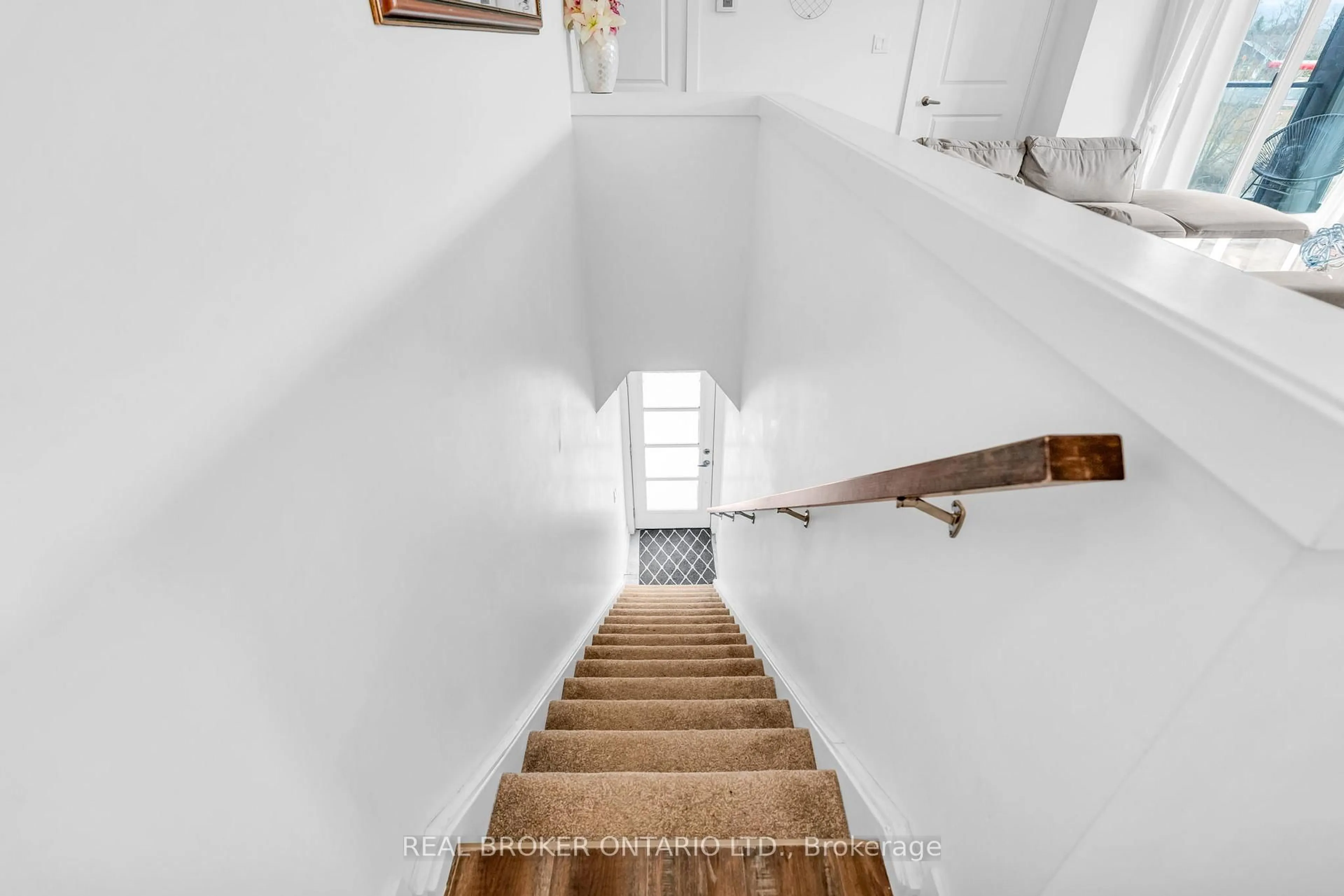 Stairs for 17 Centre St #311, Orangeville Ontario L9W 7S6