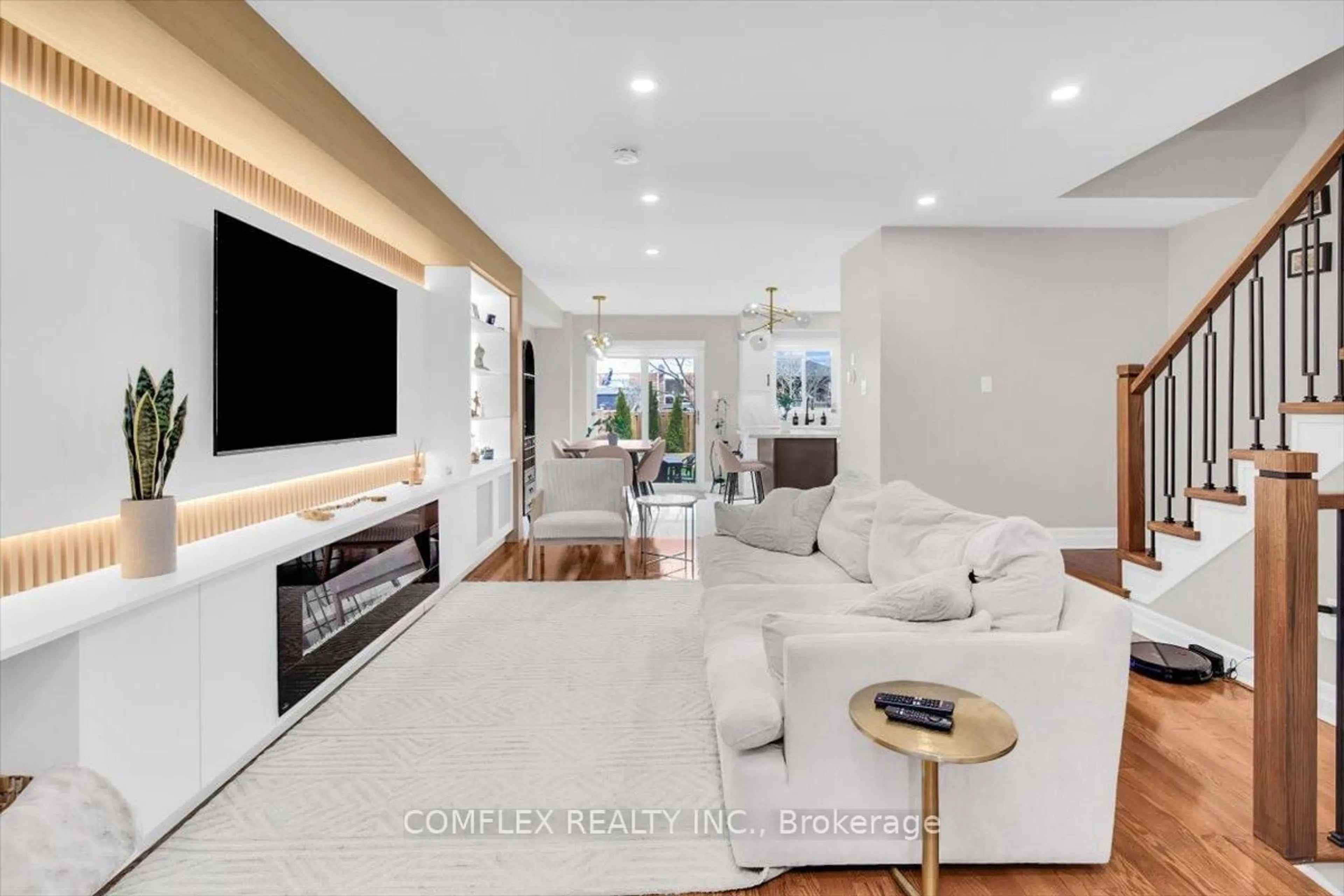 Home theater for 4417 Vallence Dr, Burlington Ontario L7L 6J7