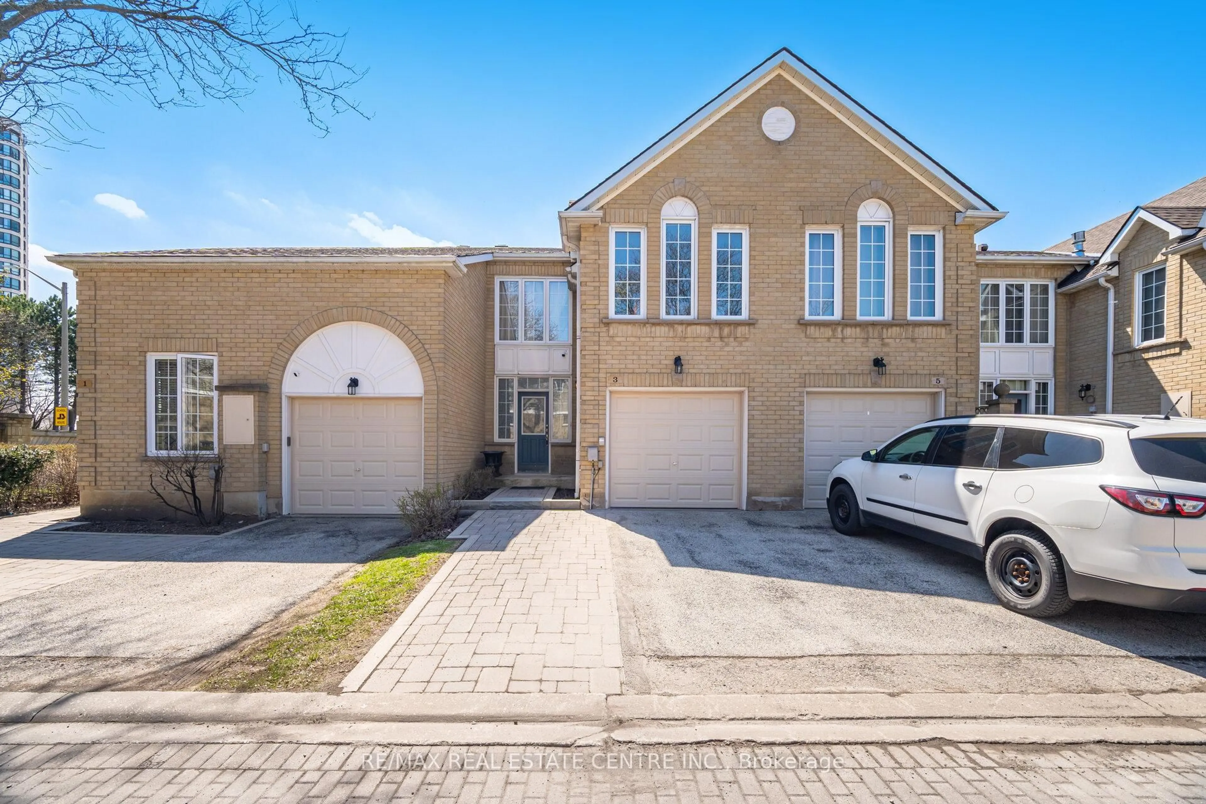 A pic from outside/outdoor area/front of a property/back of a property/a pic from drone, street for 3 Hartnell Sq #2, Brampton Ontario L6S 5W7
