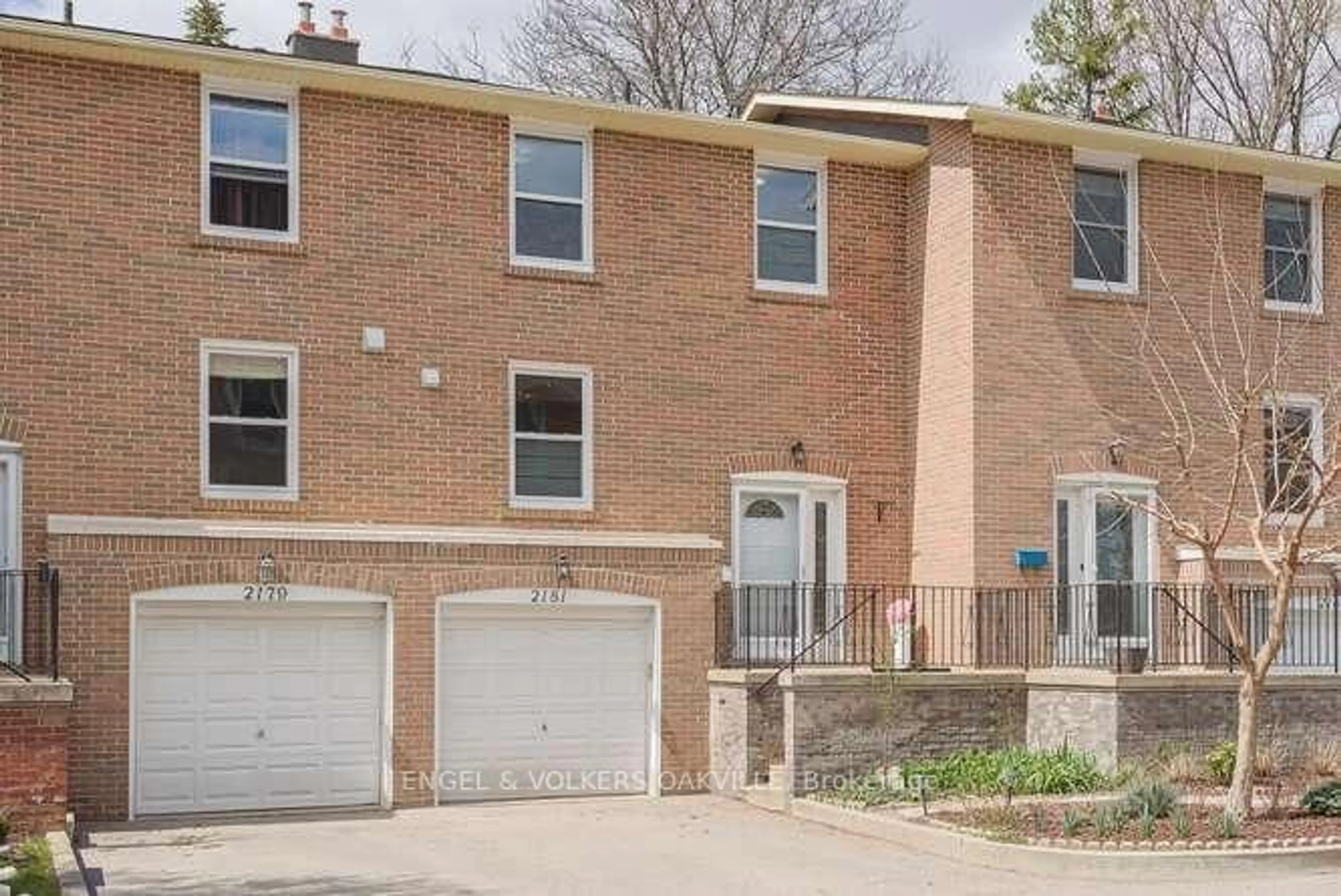 Home with brick exterior material, street for 2181 Mountain Grove Ave #77, Burlington Ontario L7P 2H8