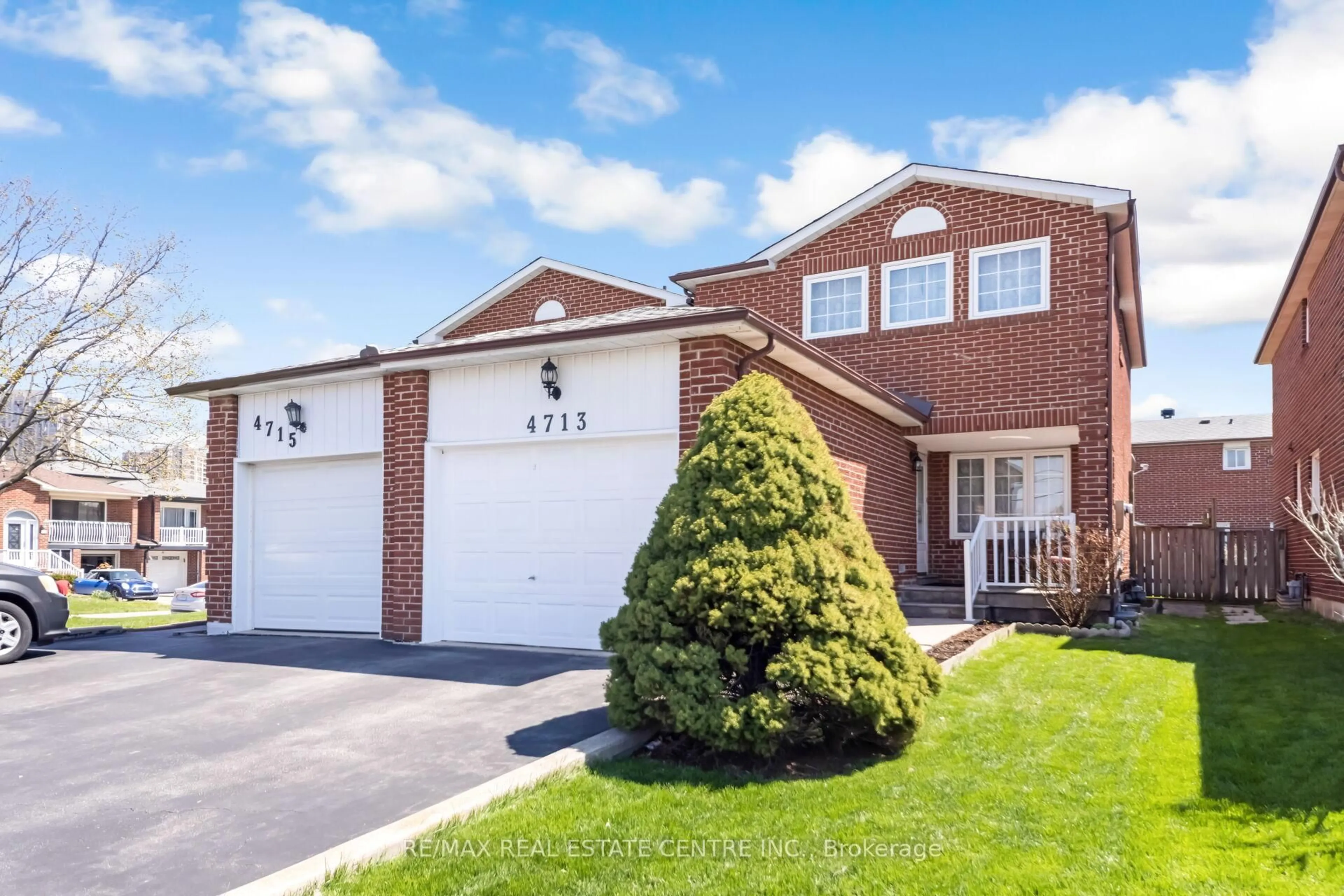 Home with brick exterior material, street for 4713 Empire Cres, Mississauga Ontario L5R 1M6