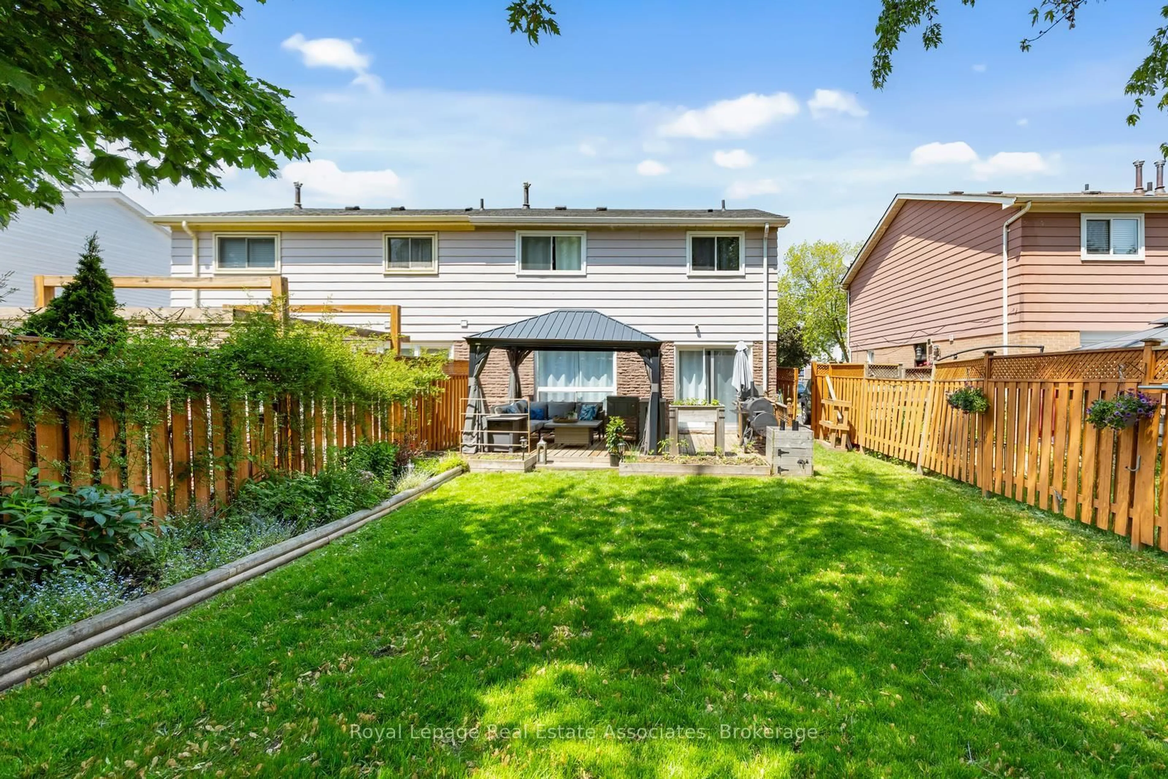 A pic from outside/outdoor area/front of a property/back of a property/a pic from drone, unknown for 3354 Mainsail Cres, Mississauga Ontario L5L 1H2
