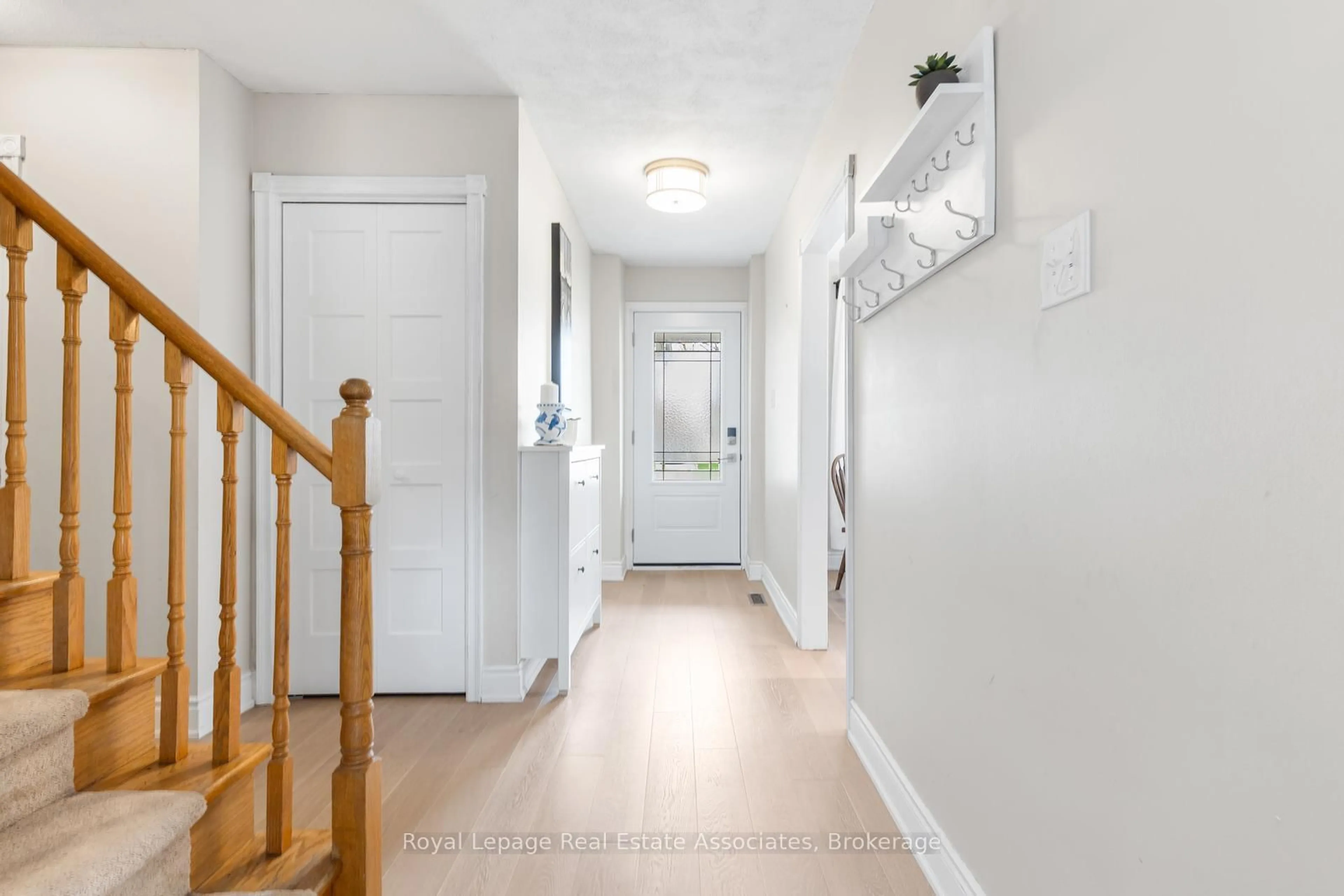 Indoor entryway for 3354 Mainsail Cres, Mississauga Ontario L5L 1H2