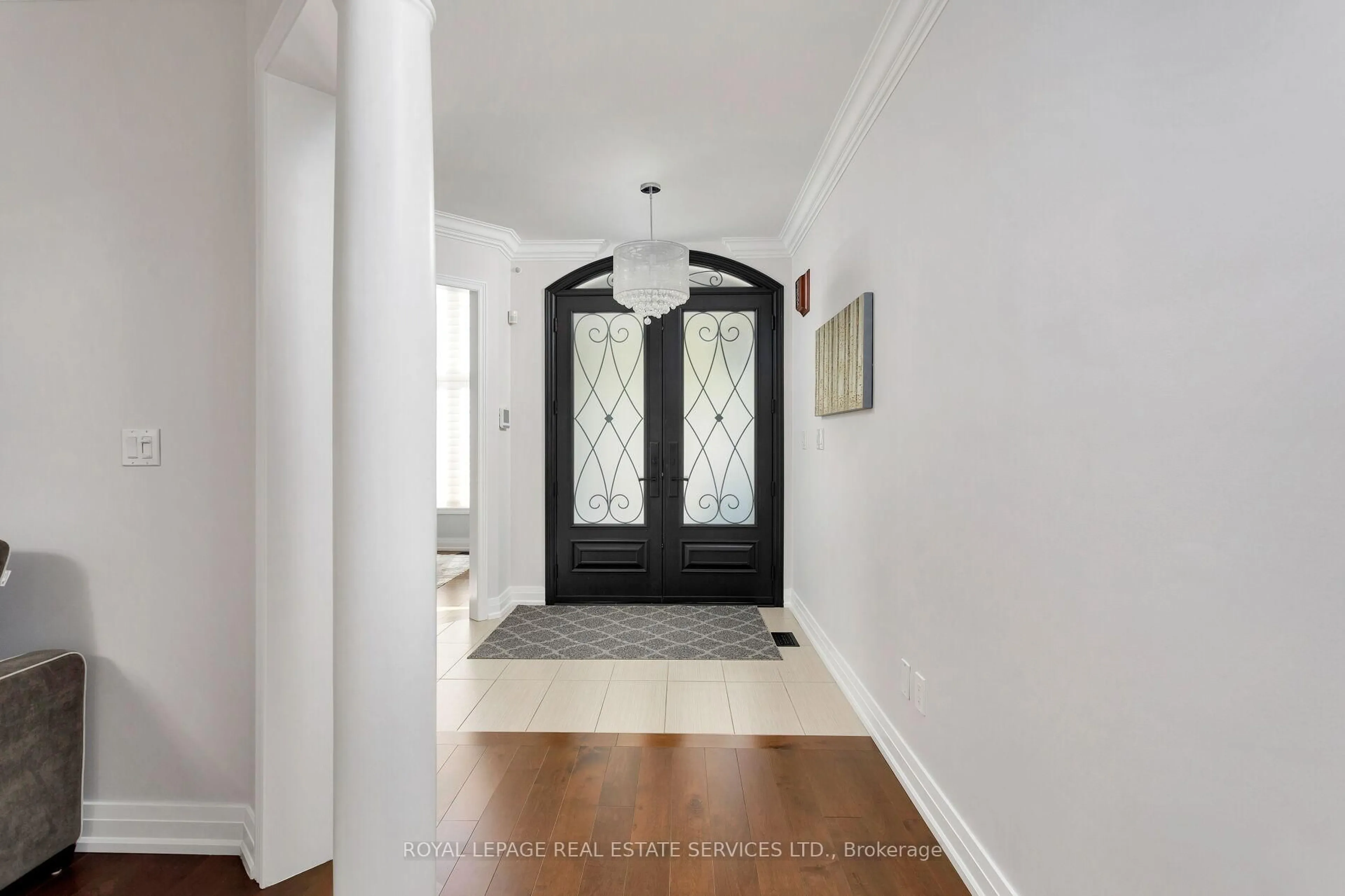 Indoor entryway for 3456 Liptay Ave, Oakville Ontario L6M 0M7